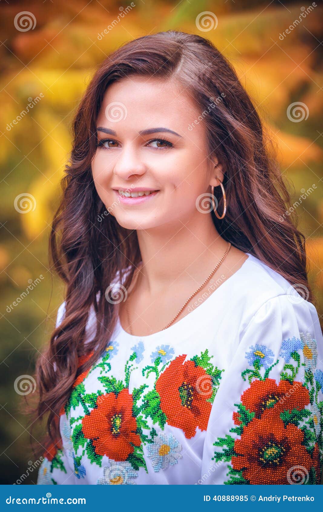 Portrait De La Fille Ukrainienne Image stock Image du vert, verticale