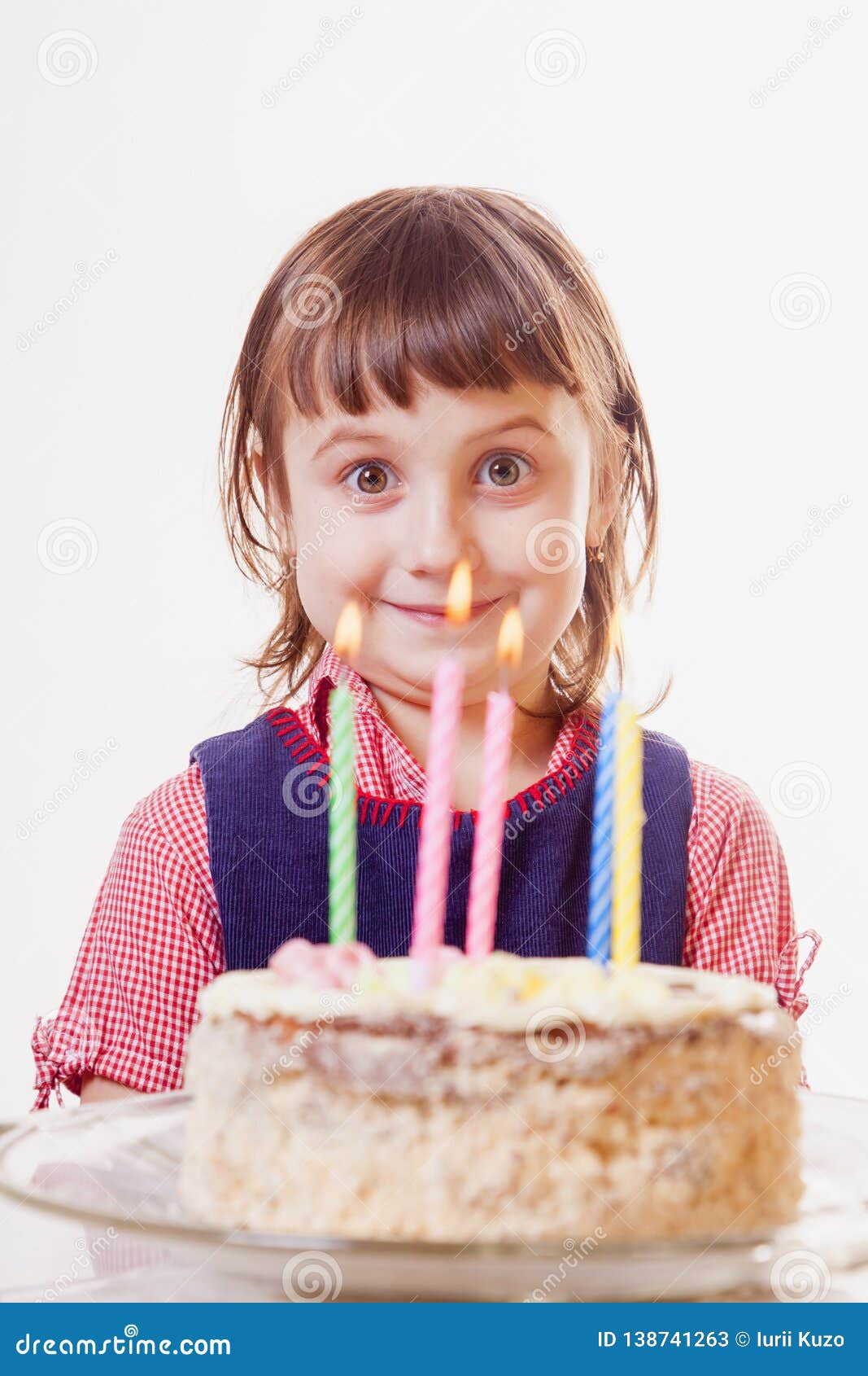 Portrait De Petite Fille Mignonne Drole D Enfant Avec Le Gateau D Anniversaire Vacances Et Concept Heureux D Enfance Image Stock Image Du Petite Gateau