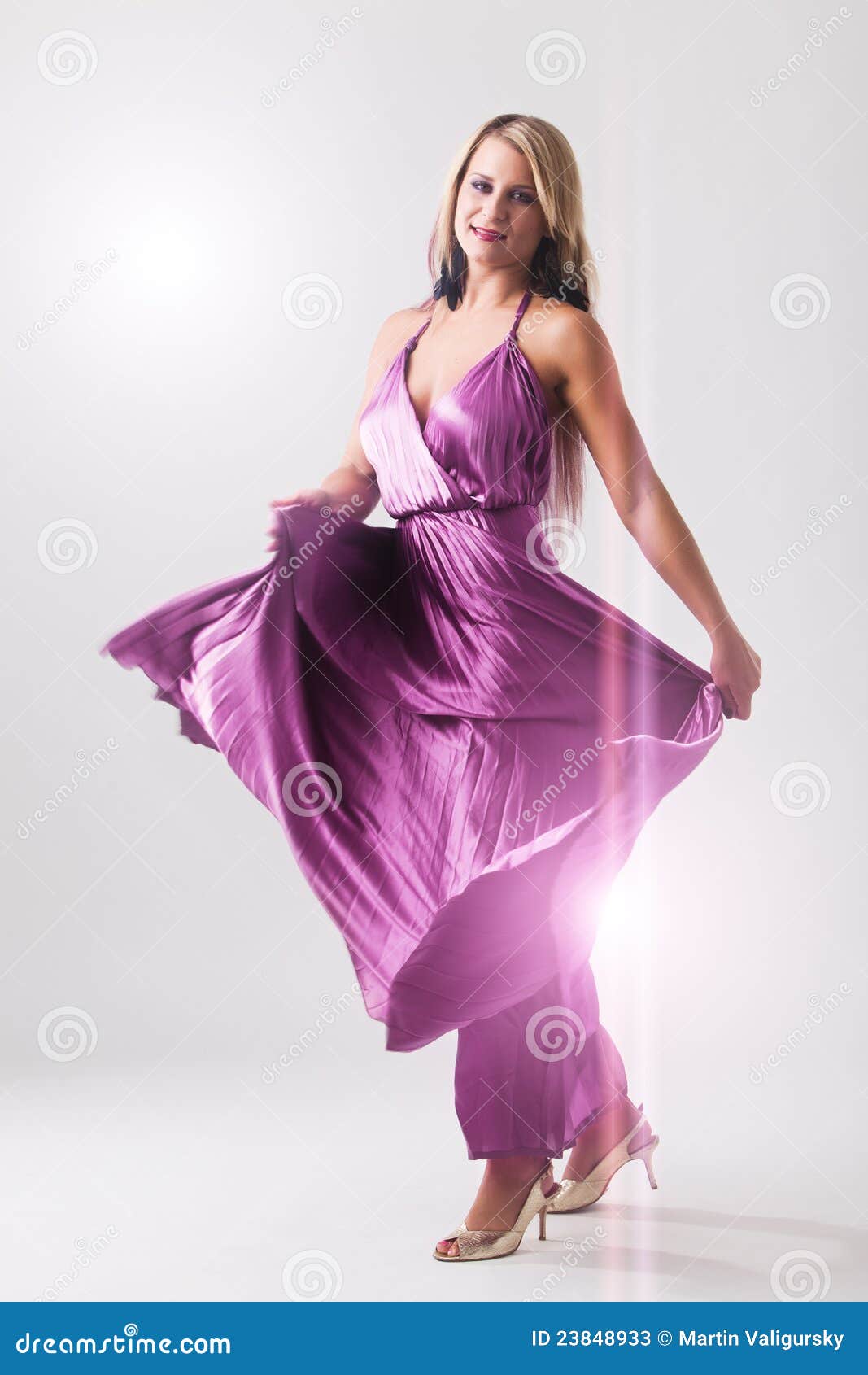 Portrait Einer Tanzenfrau Mit Kleid In Der Bewegung Stockbild Bild Von Schonheit Kleidung 23848933