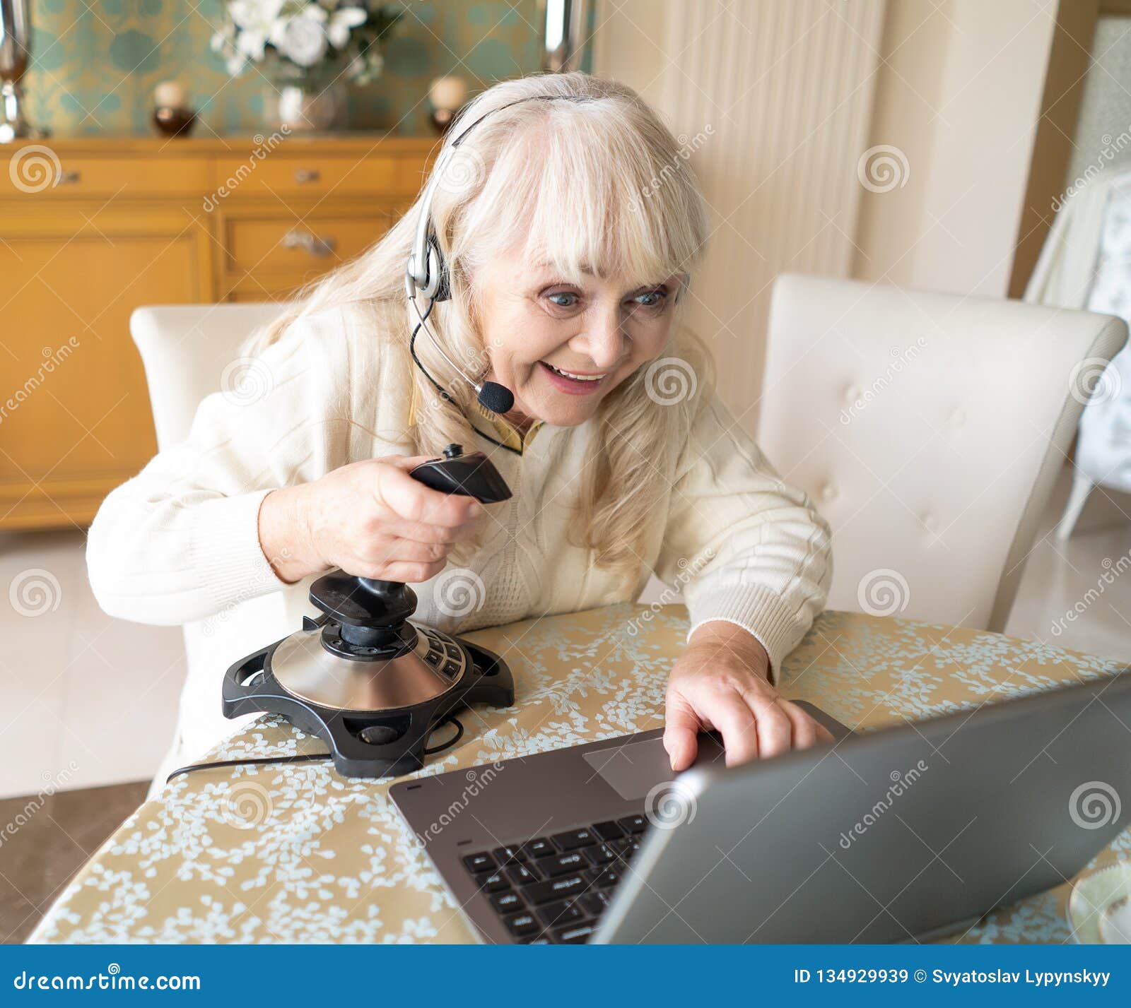 portrait-elderly-mother-headphone-sittin