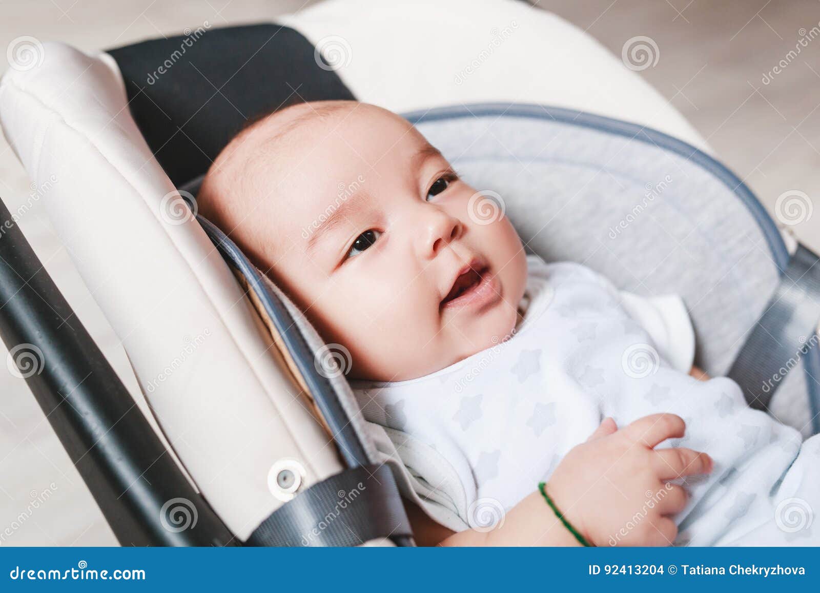 Portrait En Gros Plan De Garcon Caucasien Asiatique De Metis Nouveau Ne De Bebe De 2 Mois Eclairage D Interieur Naturel Tons Frai Photo Stock Image Du Brun Visage Portrait En Gros Plan De Garcon Caucasien Asiatique De Metis Nouveau Ne De Bebe De 2 Mois Eclairage D Interieur Naturel Tons Frai Photo Stock Image Du Brun Visage