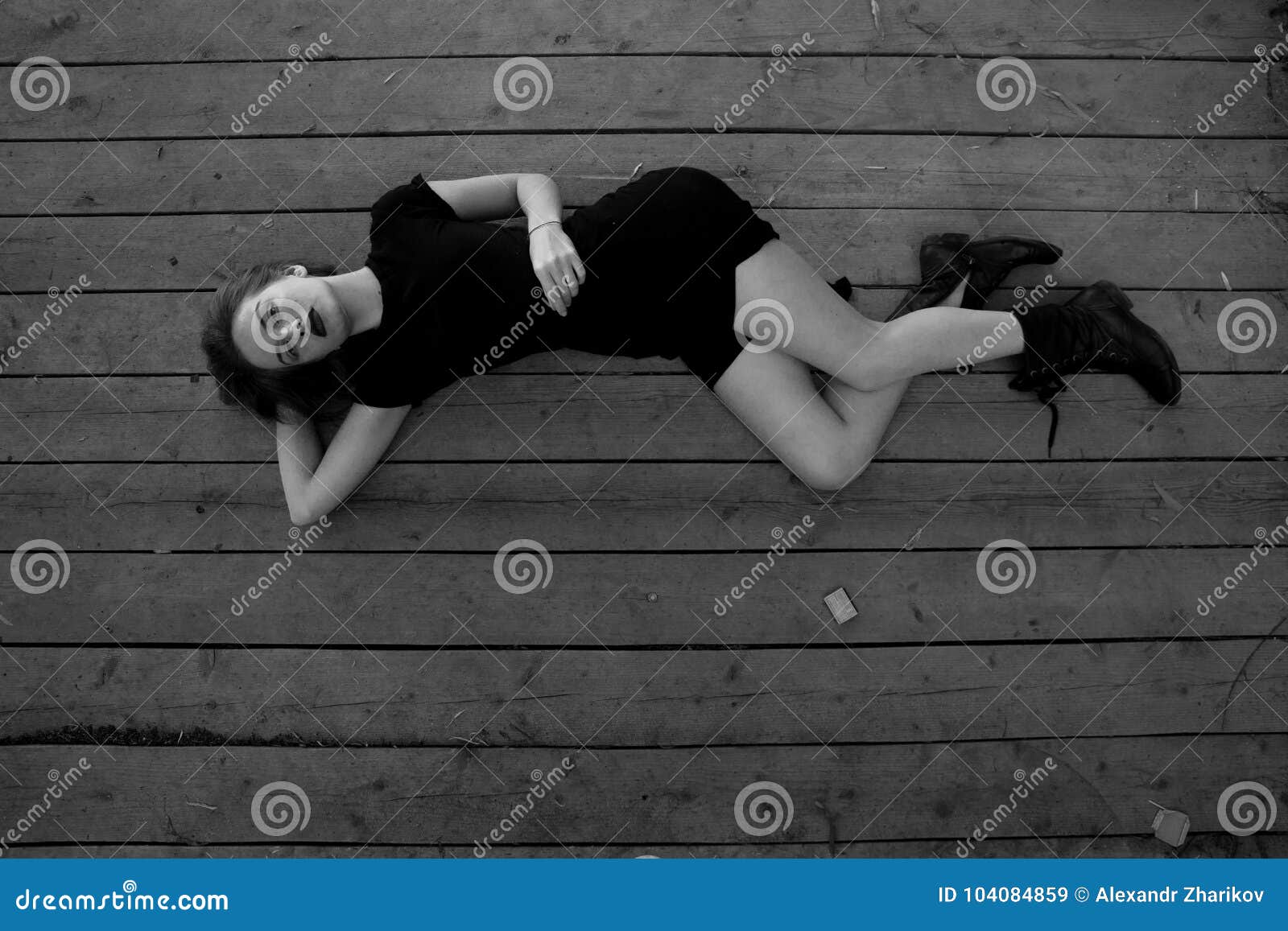 Portrait Exterieur D Une Adolescente Triste Semblant Reflechie Au Sujet Des Problemes Le Concept De La Tristesse Solitude Image Stock Image Du Expression Tete