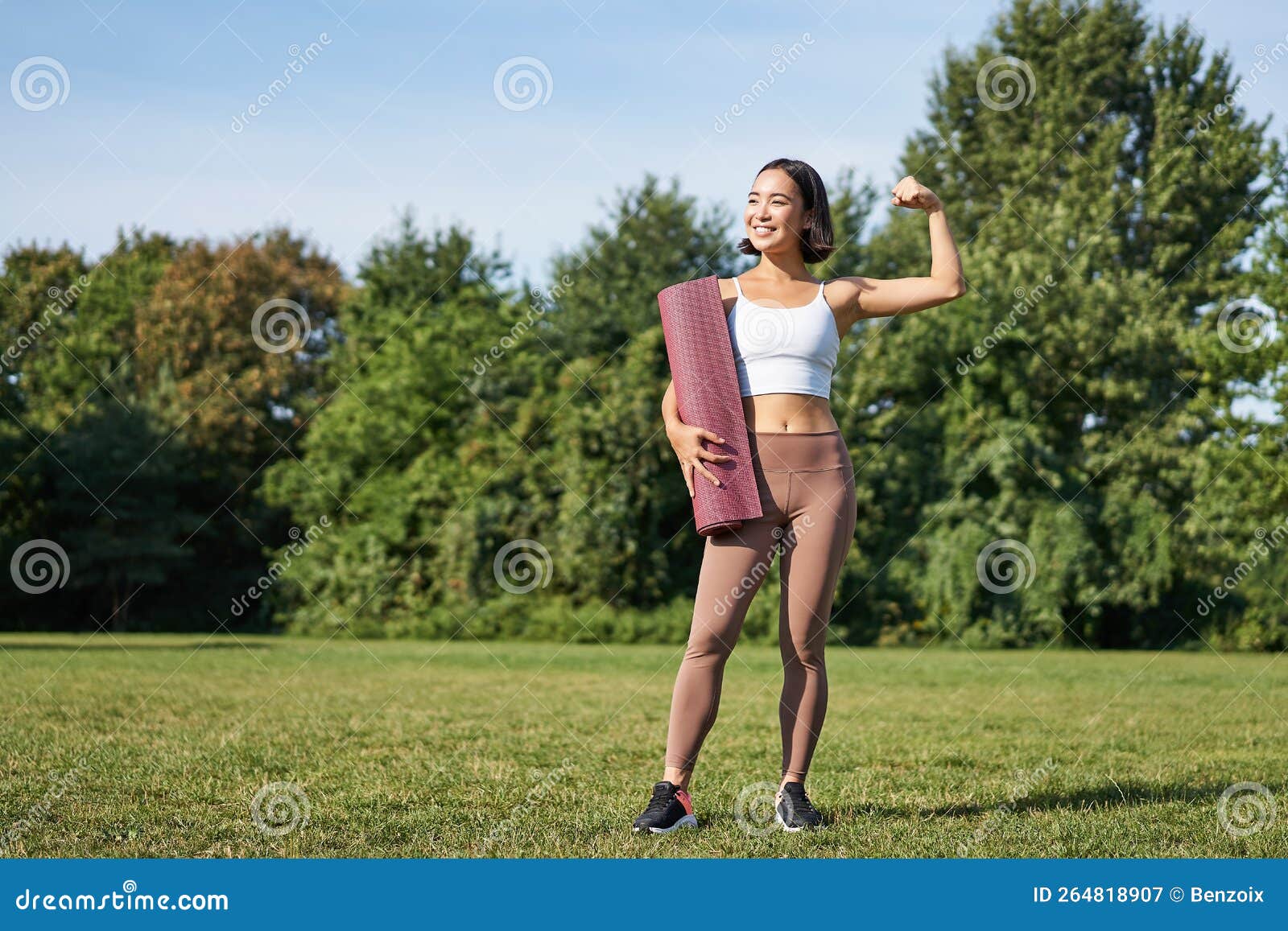 219 Portrait Young Fitness Woman Shows Biceps Stock Photos - Free