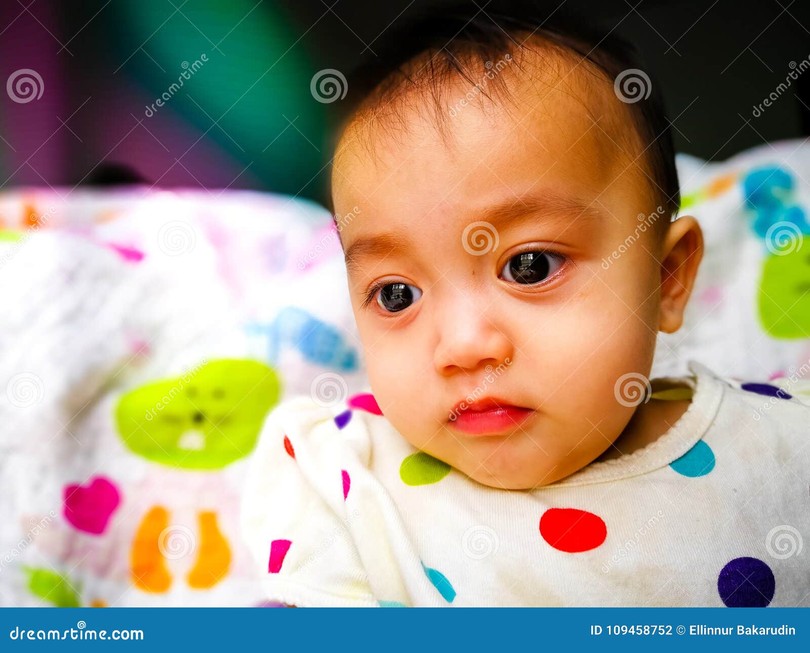 Portrait Franc D Un Bebe Asiatique Mignon Et Expressif Mode De Vie Et Concept D Enfance Photo Stock Image Du Yeux Cheri