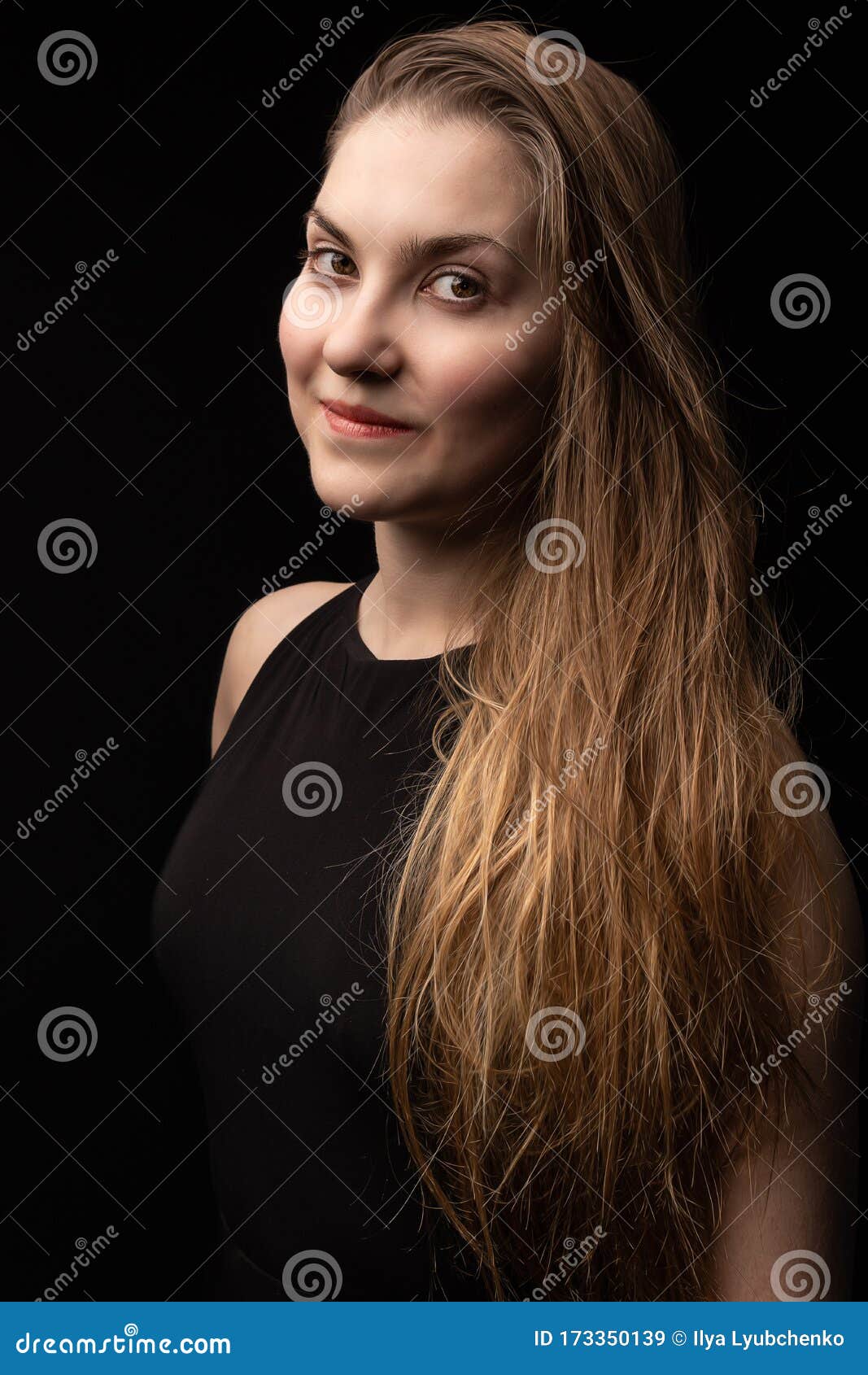 Portrait, Girl Looking Face Like the Monaliza Smile Stock Image - Image of  healthy, color: 173350139