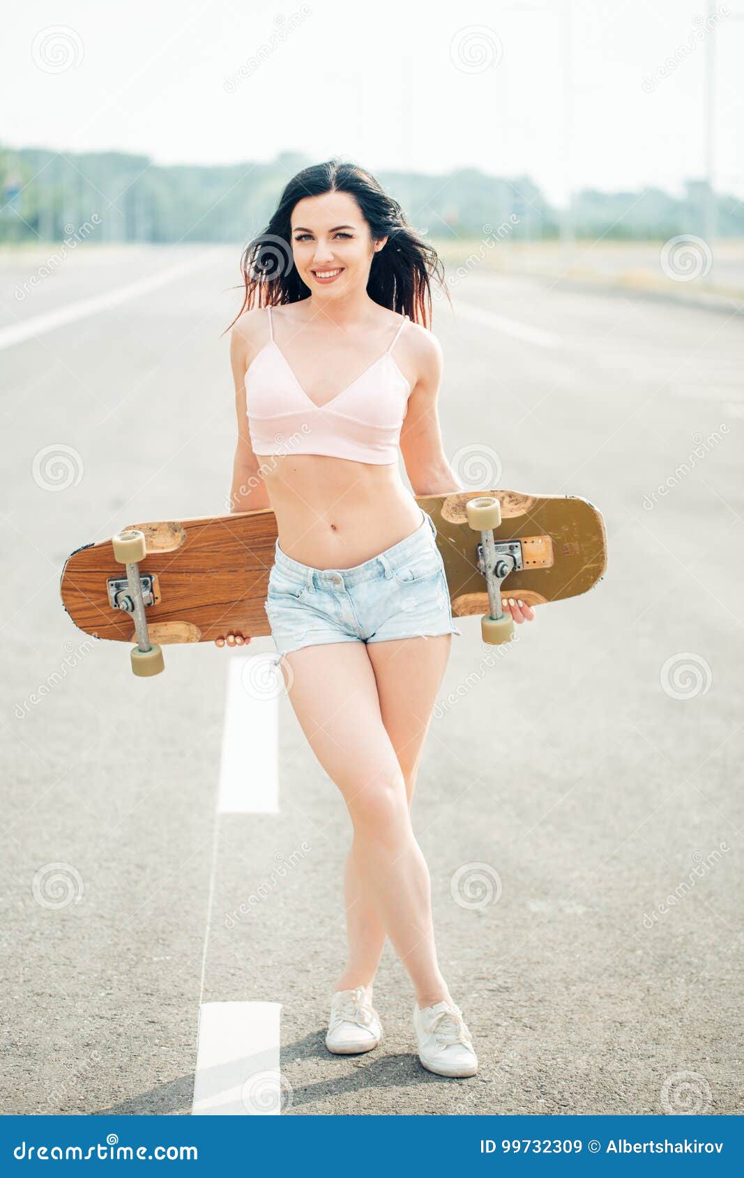 kontroversiel komedie kompression Beautiful Girl Holding Longboard, Back View Stock Image - Image of  lifestyle, extreme: 99732309