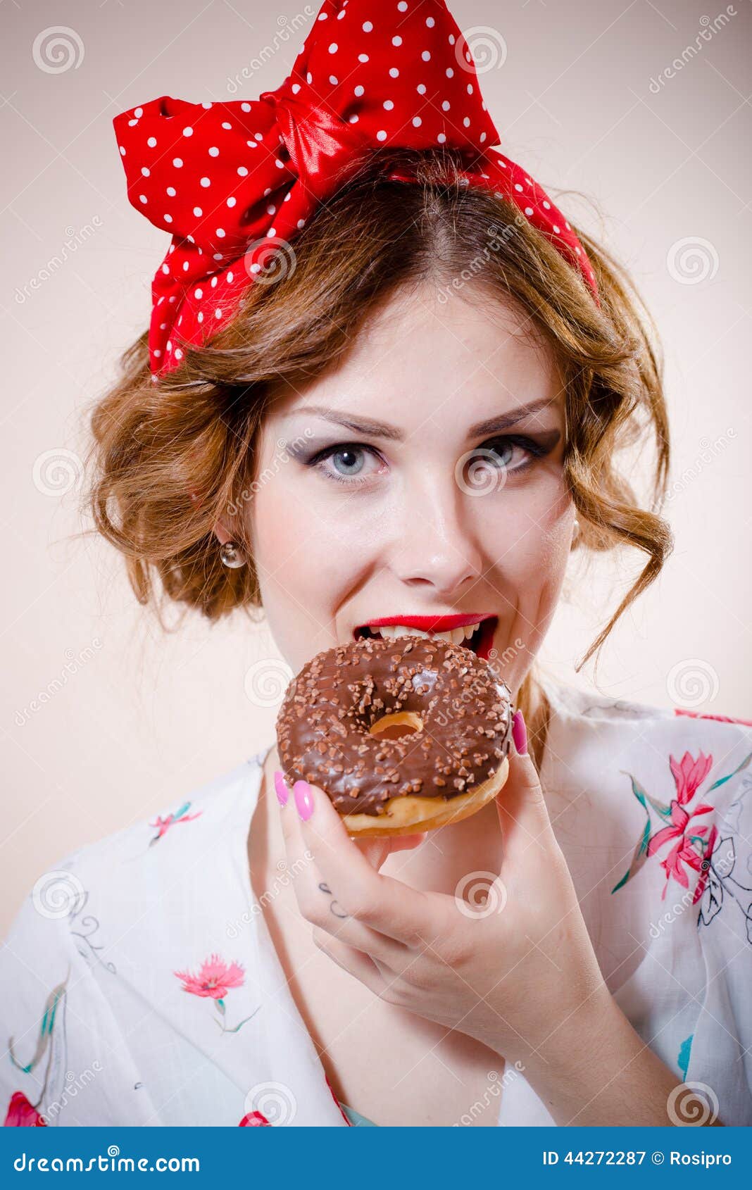 Portrait Of Happy Pretty Girl Beautiful Blond Young Woman ...