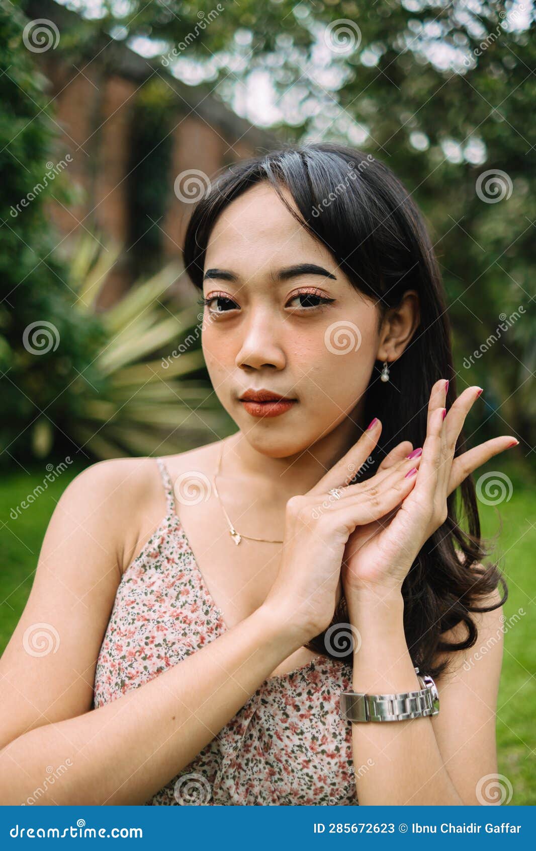 https://thumbs.dreamstime.com/z/portrait-indonesian-woman-curly-arms-black-hair-wearing-sexy-printed-dress-park-285672623.jpg