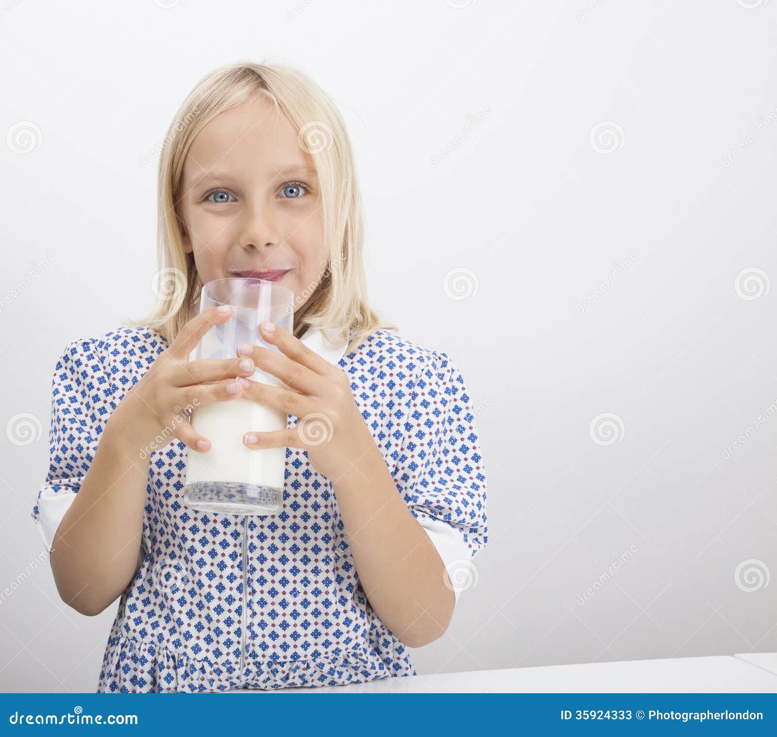 маленькая девочка пьет сперму фото 104