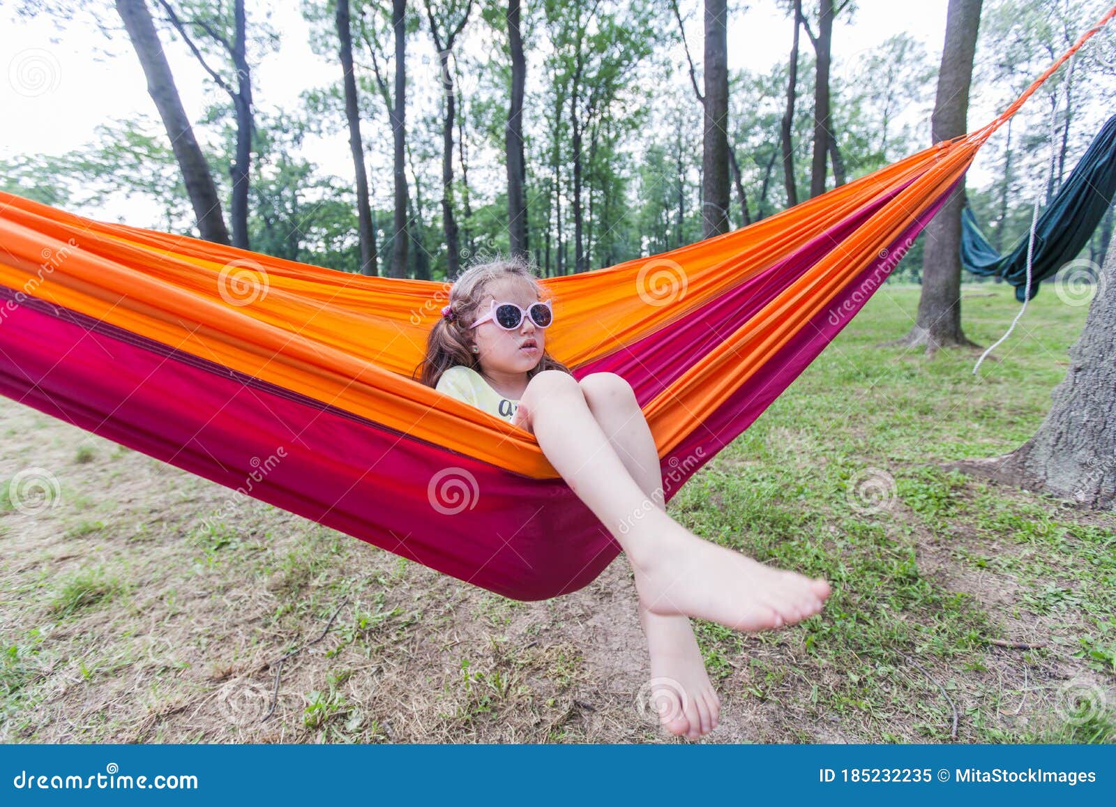 voelen geloof Waarnemen Happy Portrait of Little Girl Relax on Hammock in Forest Stock Image -  Image of hammock, outdoor: 185232235