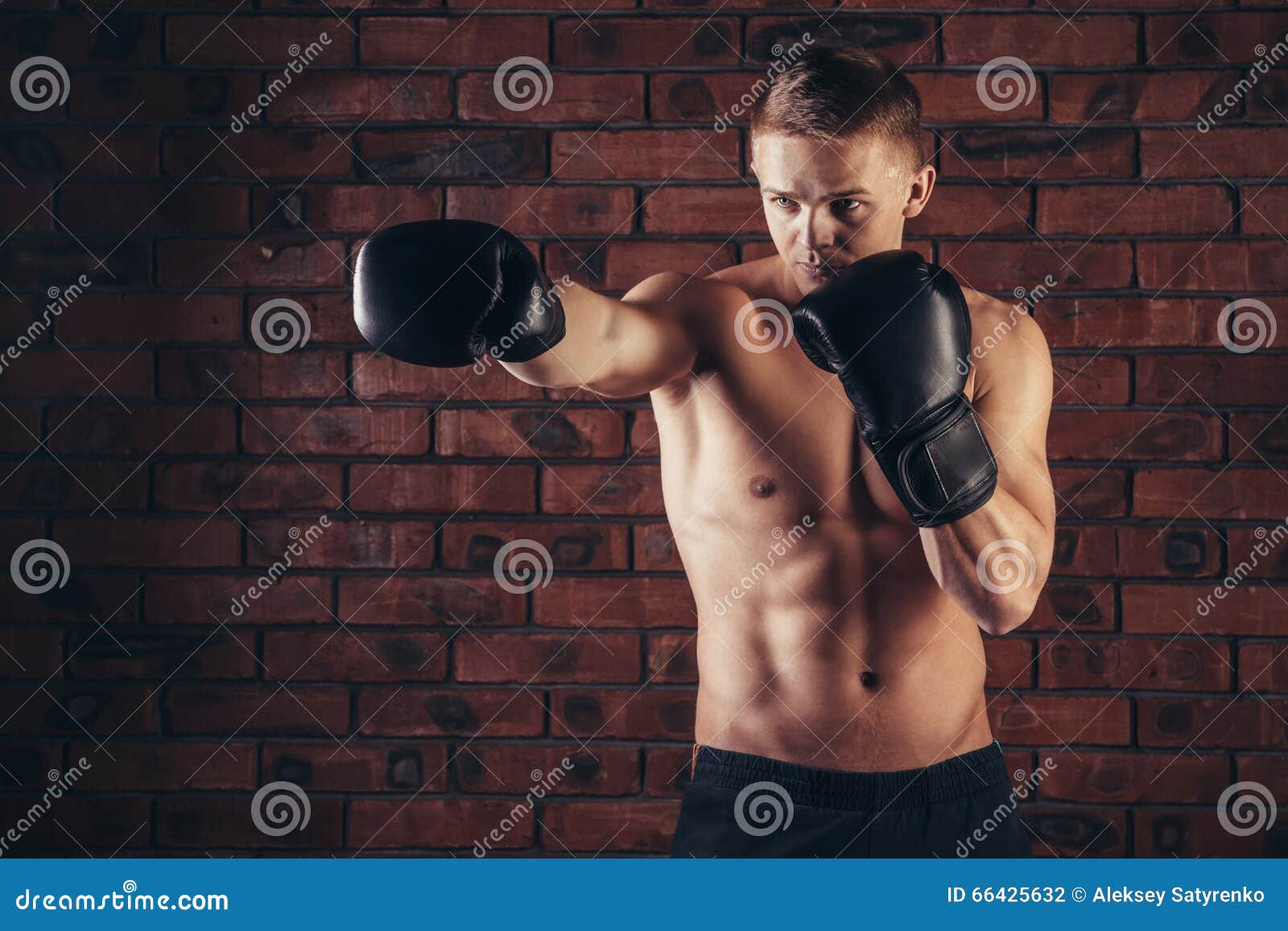 283 Mma Fighter Pose Stock Photos
