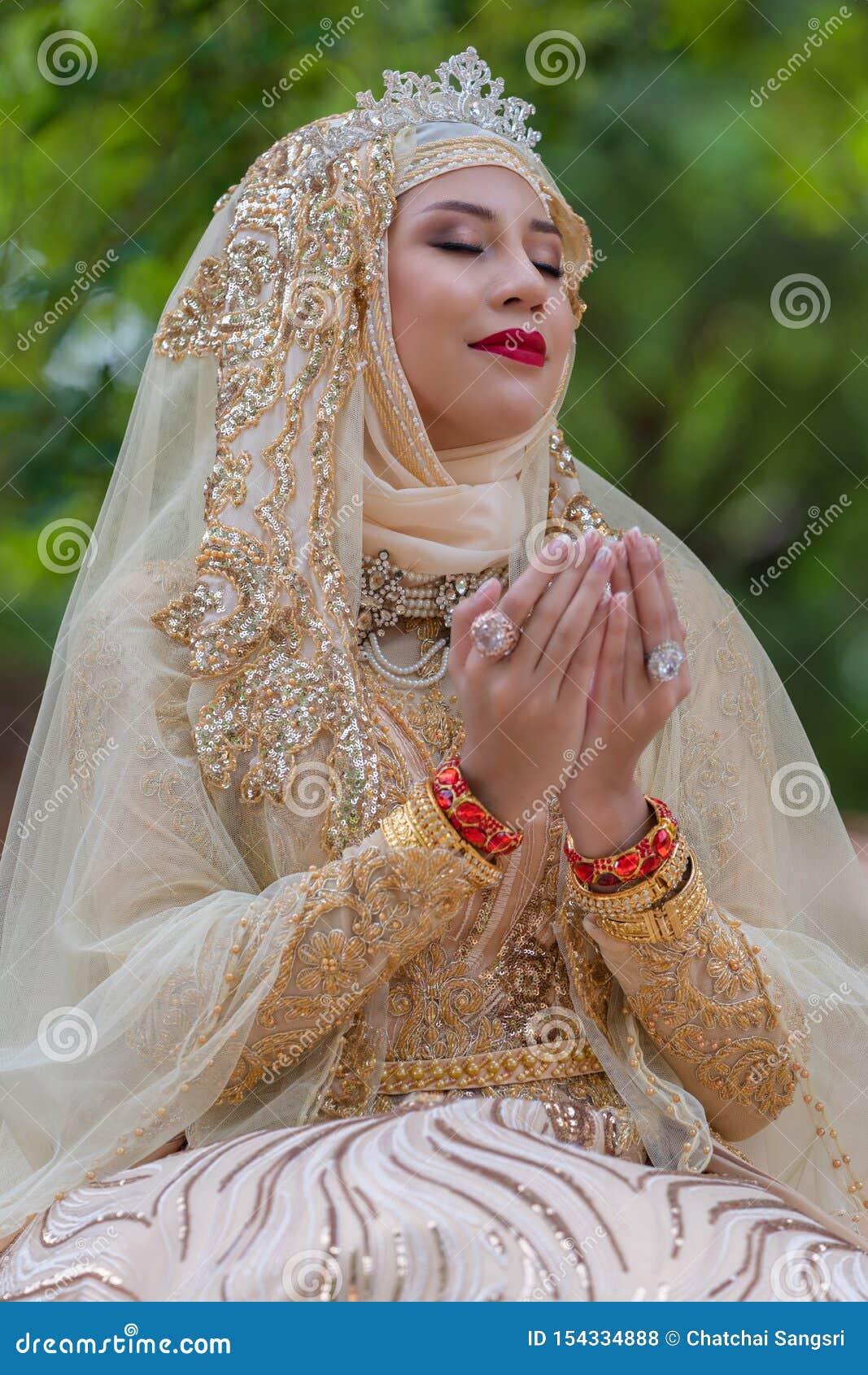 Premium Photo | Portrait muslim bride posing