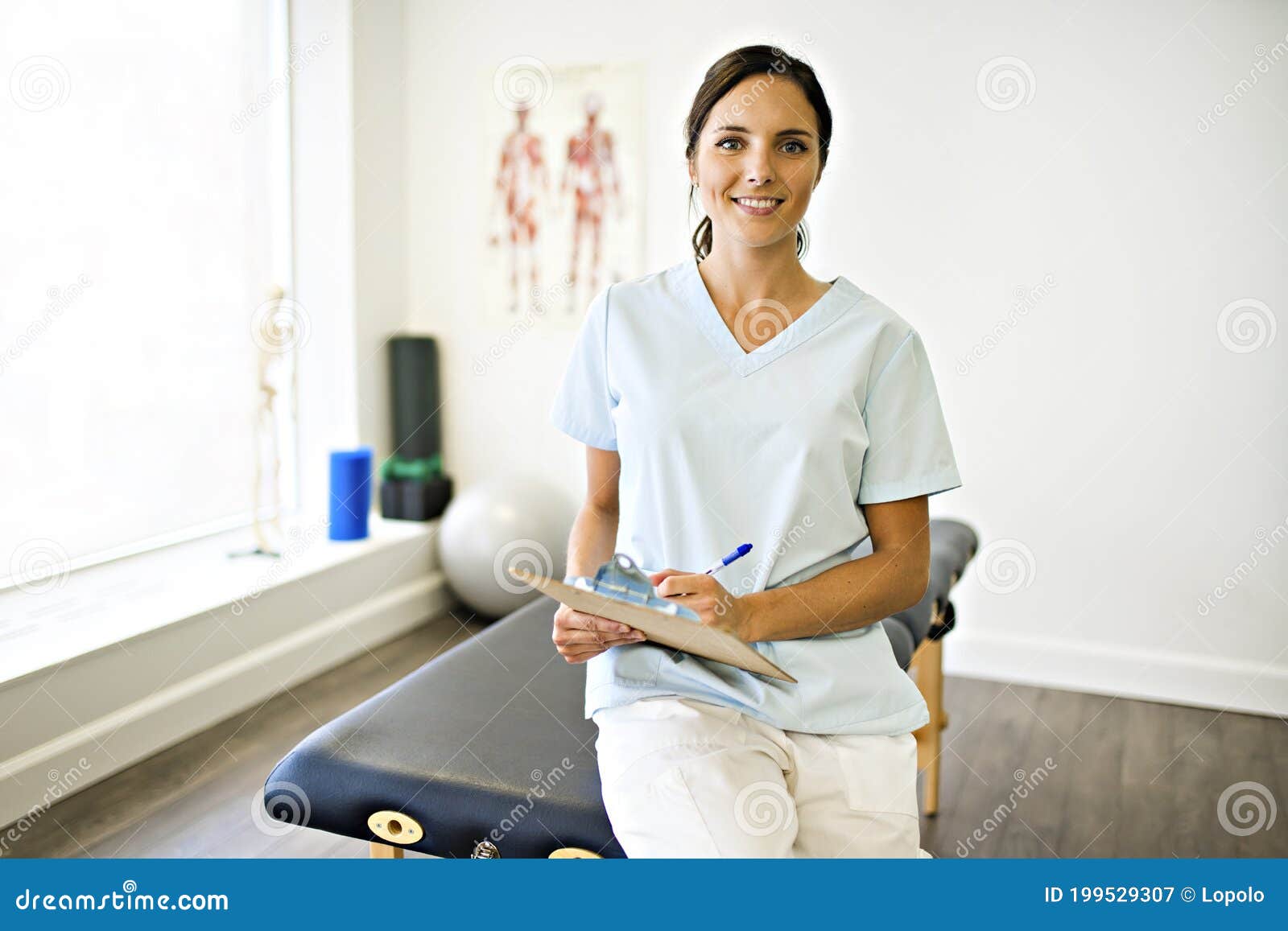 portrait of a physiotherapy woman smiling in uniforme