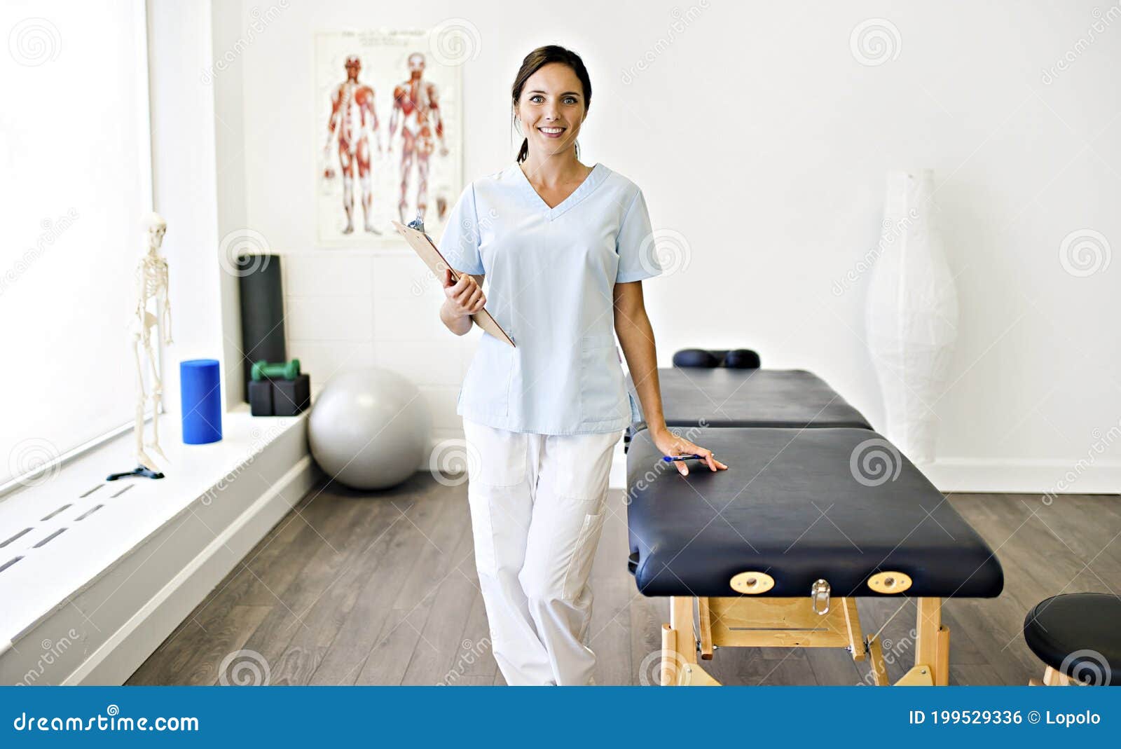 portrait of a physiotherapy woman smiling in uniforme