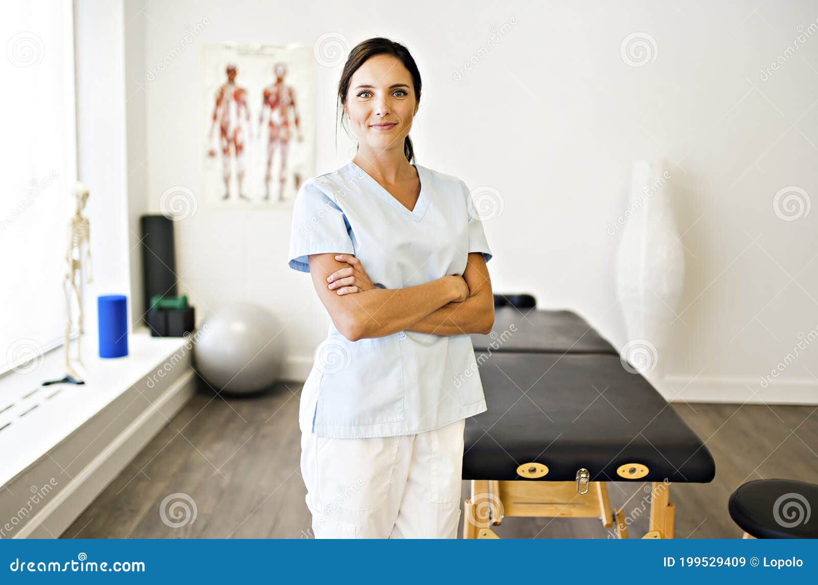 portrait of a physiotherapy woman smiling in uniforme