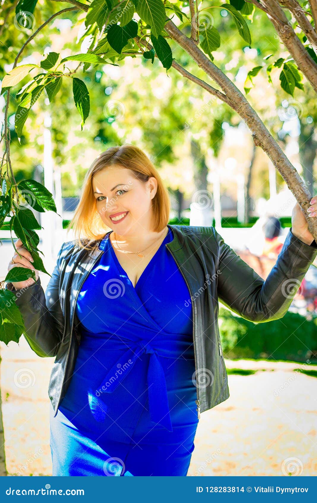 Plus size woman making sport and fitness. Studio portraits with curvy girl  Stock Photo - Alamy