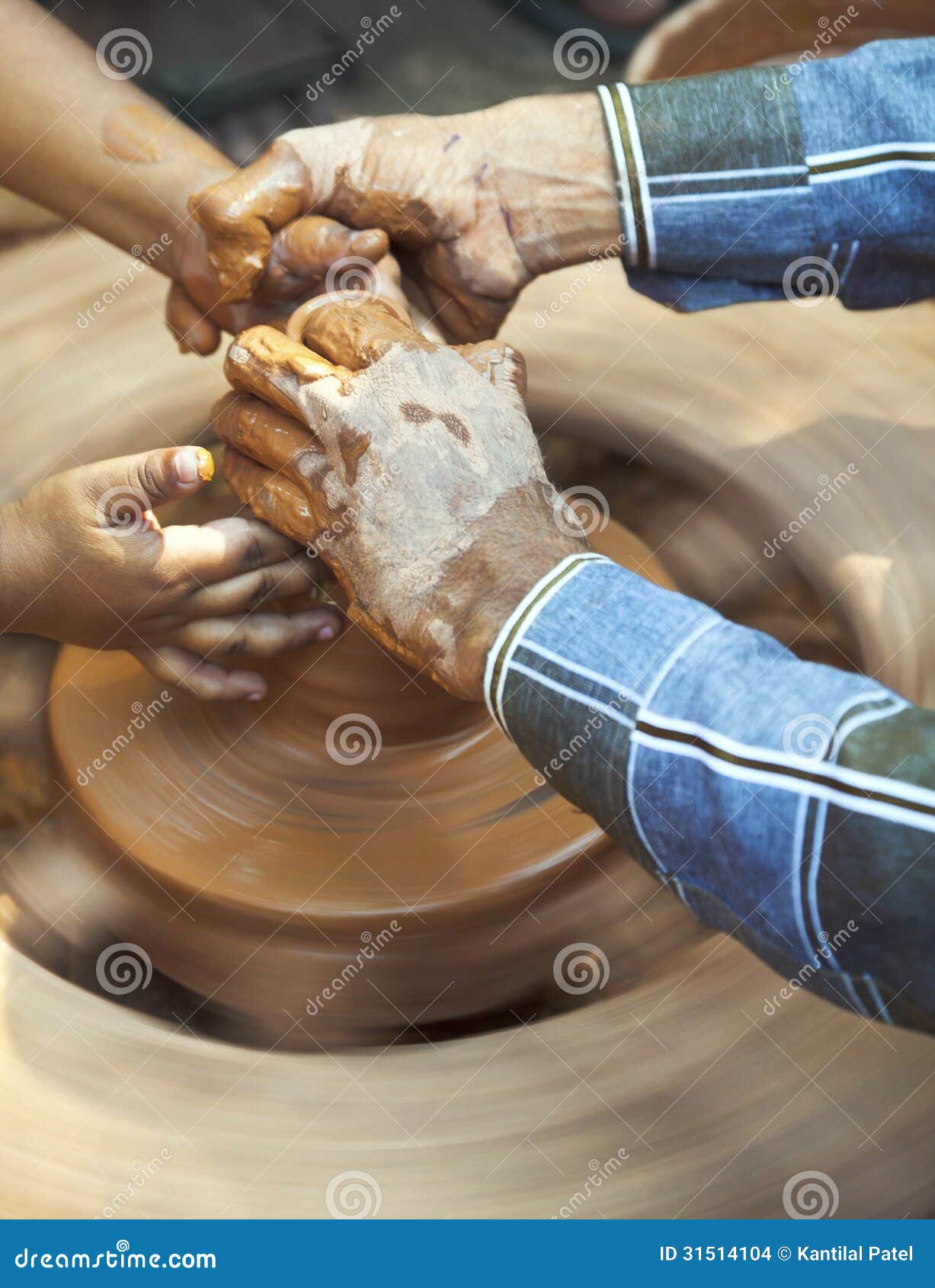 Close Up Of Female Hands Working On Potters Wheel Stock Photo - Download  Image Now - Pottery, Potter, Pottery Wheel - iStock