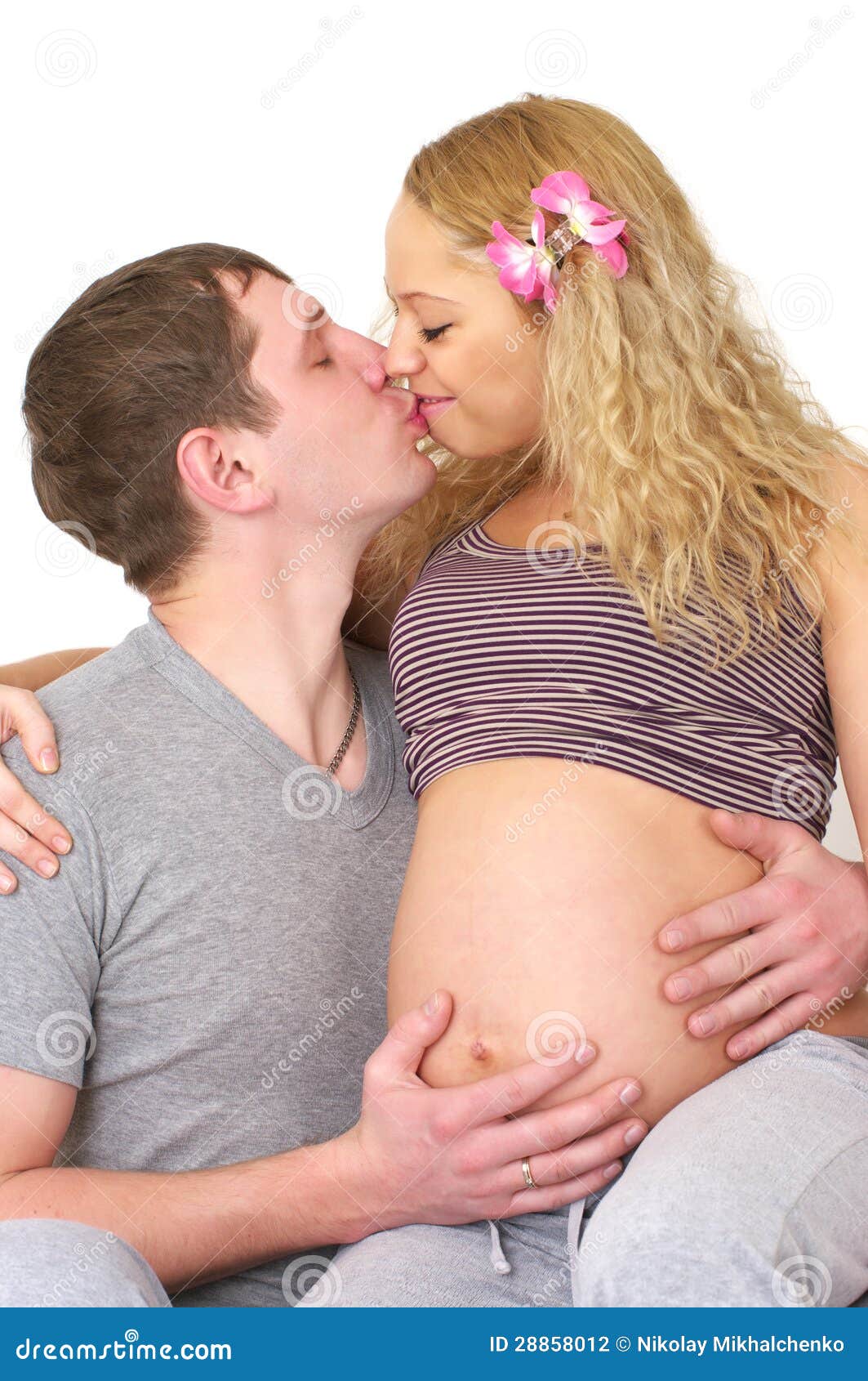 Pregnant Kiss 22