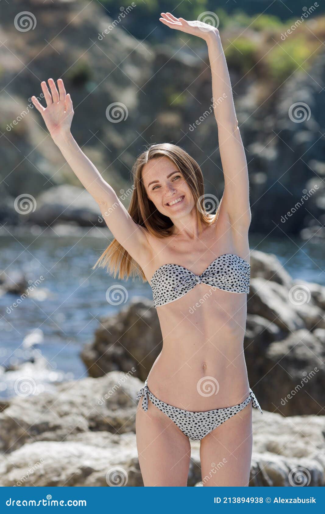 Akvarium kom videre landmænd Portrait of Skinny Young Woman in Bikini on Rocky Seashore Stock Photo -  Image of hands, camera: 213894938