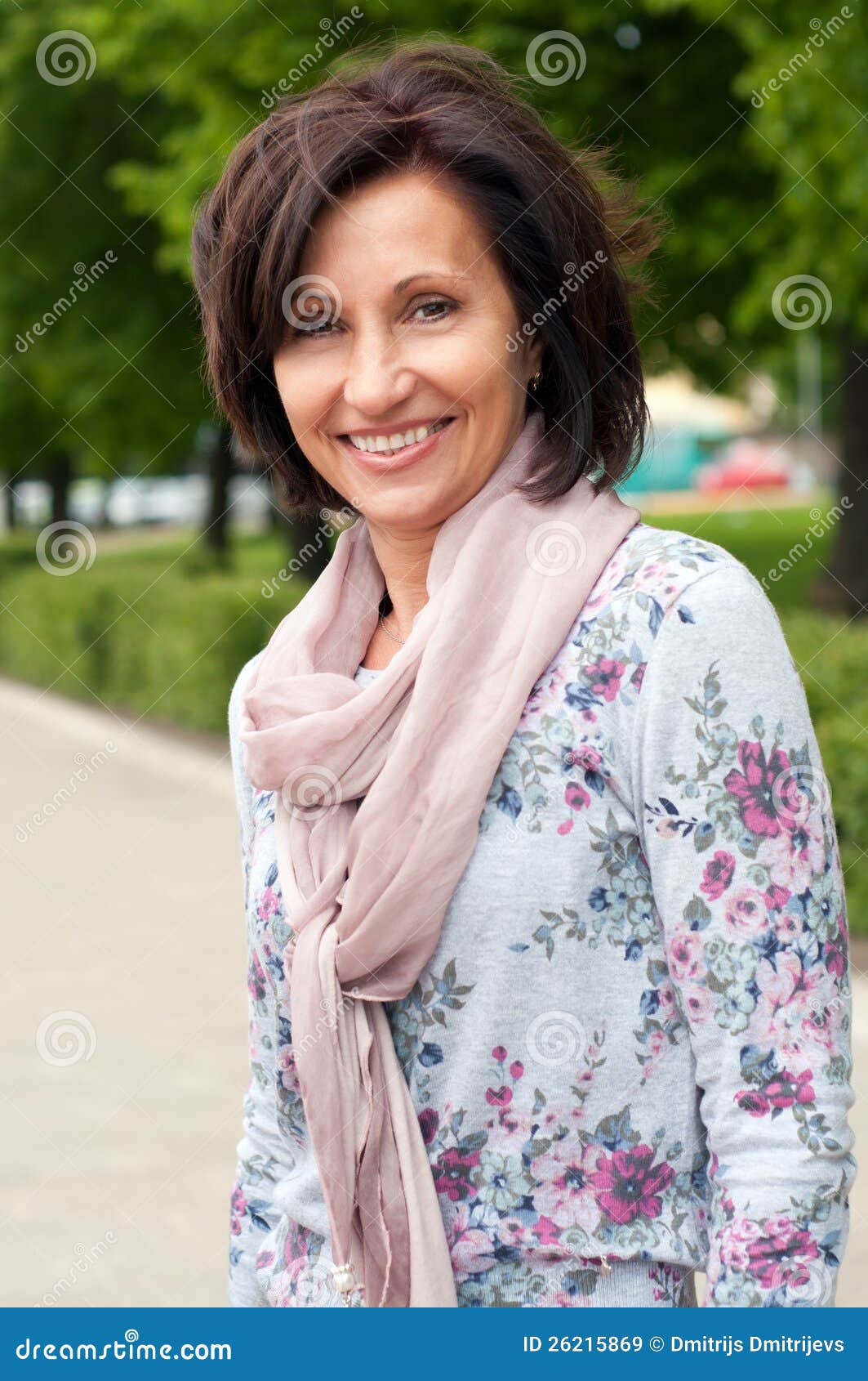 aged brunette woman Middle