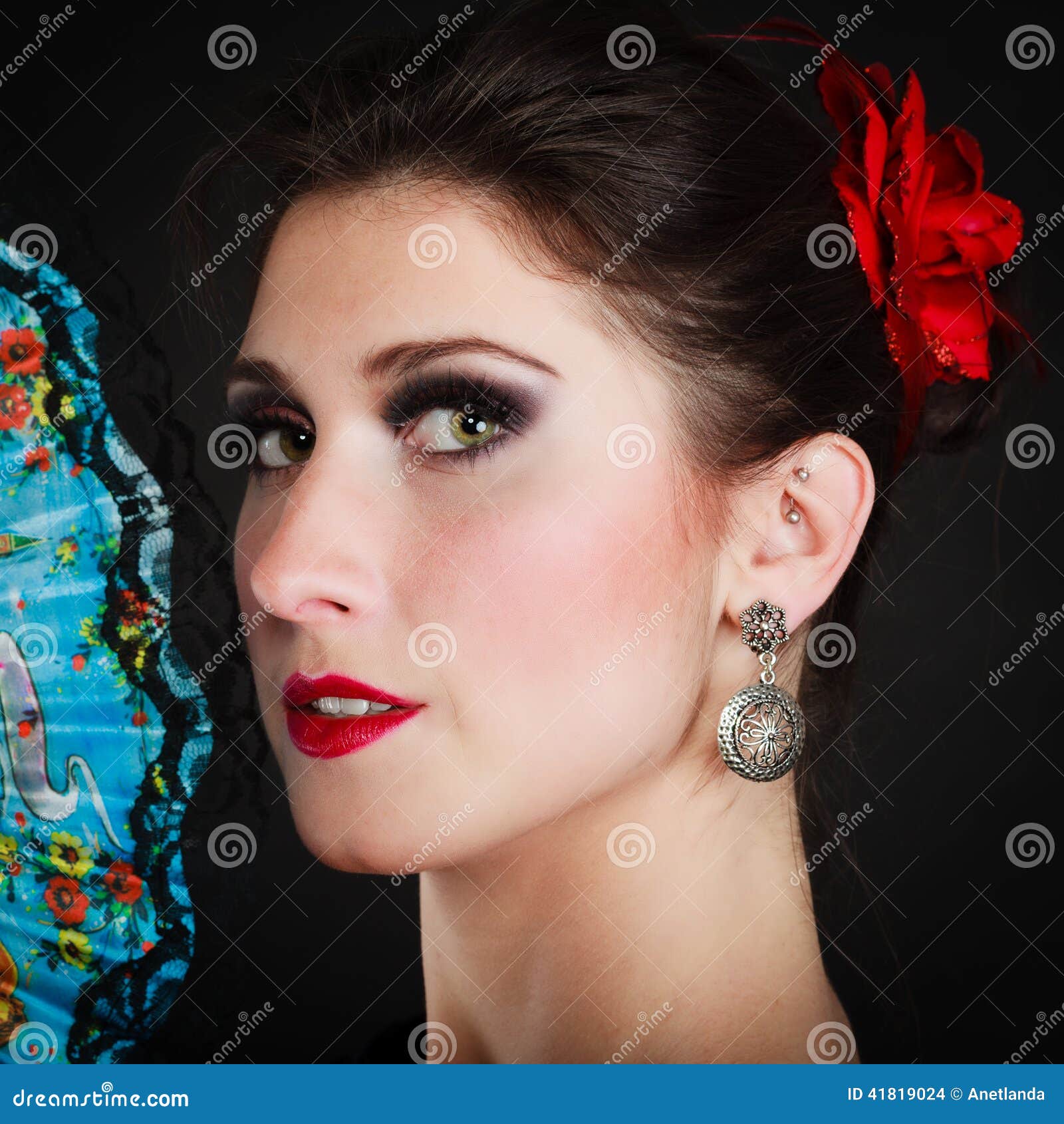 trug Optagelsesgebyr omfattende Portrait of Spanish Girl Flamenco Dancer with Fan Stock Photo - Image of  makeup, woman: 41819024