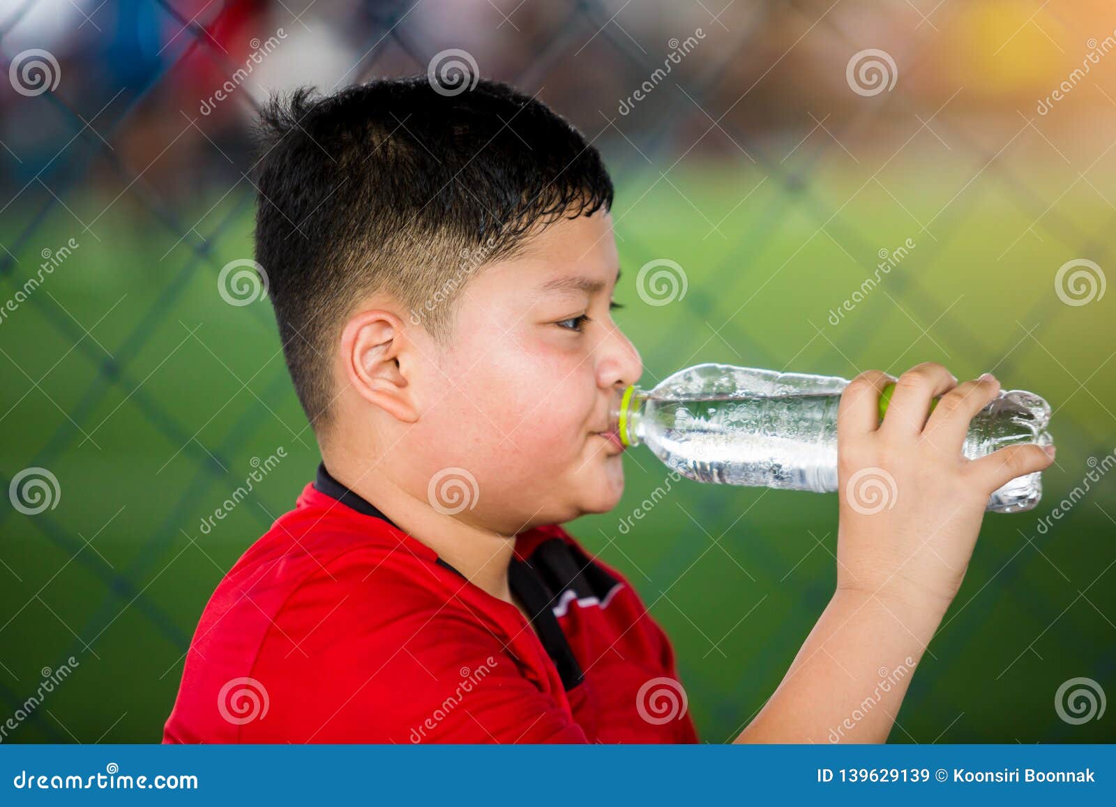 https://thumbs.dreamstime.com/z/portrait-teenage-boy-drinking-water-soccer-field-139629139.jpg