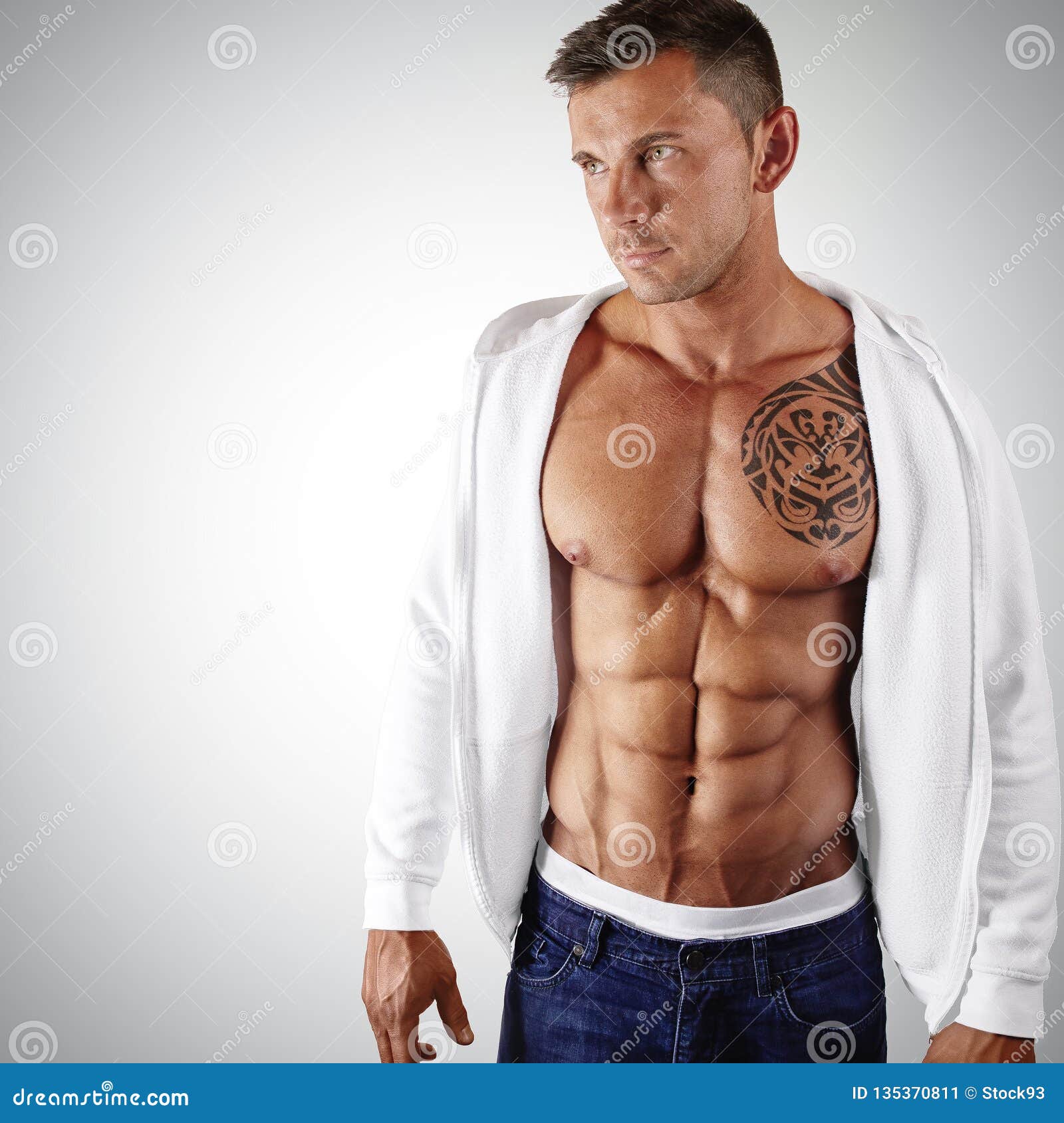 Männer tattoo brust