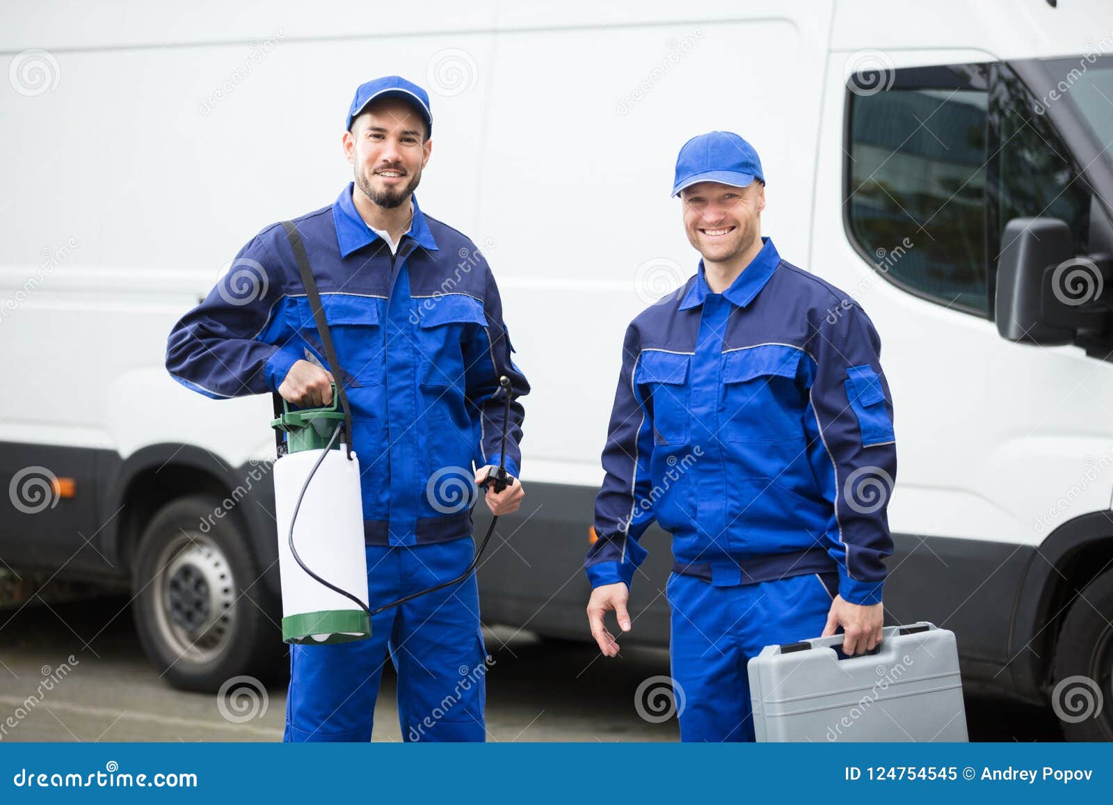 portrait of two pest control workers