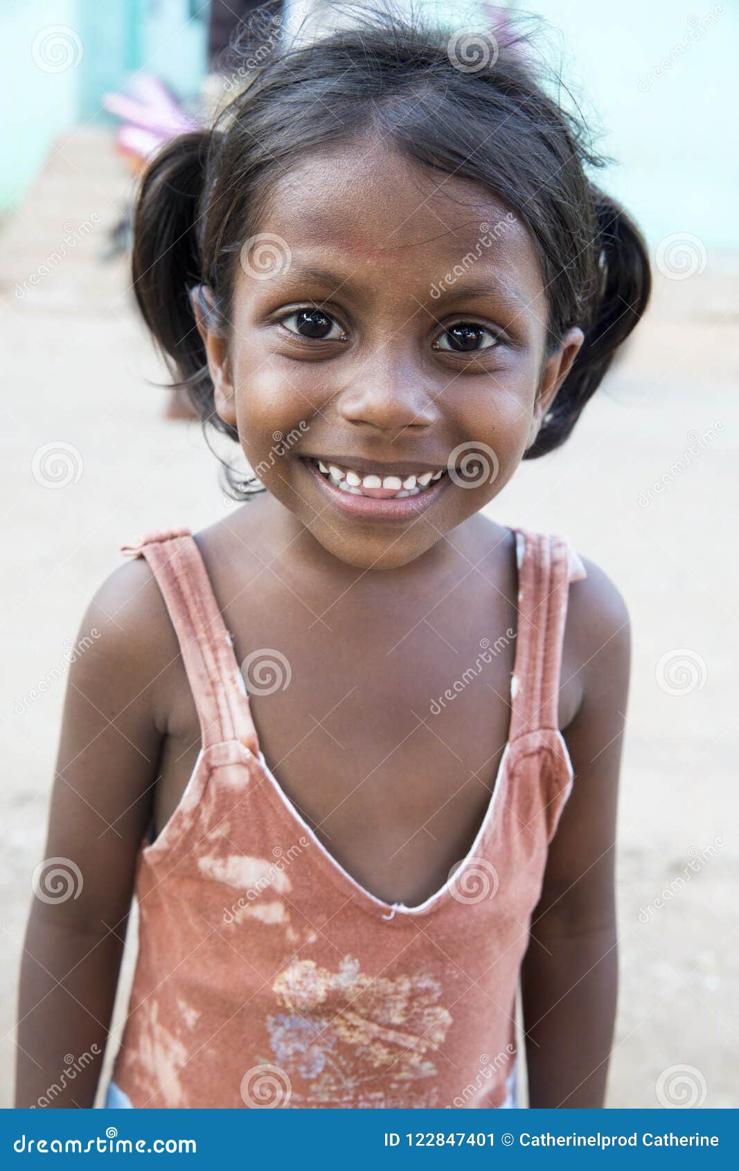 Portrait of Unidentified Indian Poor Kid Girl Child is Smiling Outddor in  the Street Editorial Photo - Image of ethnic, happiness: 122847401