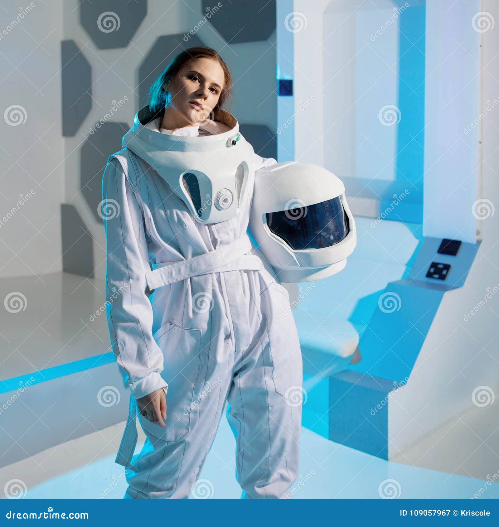 Rendering Woman Tech Futuristic Spacesuit Stock Photo by ©MerryDesigns  238001118