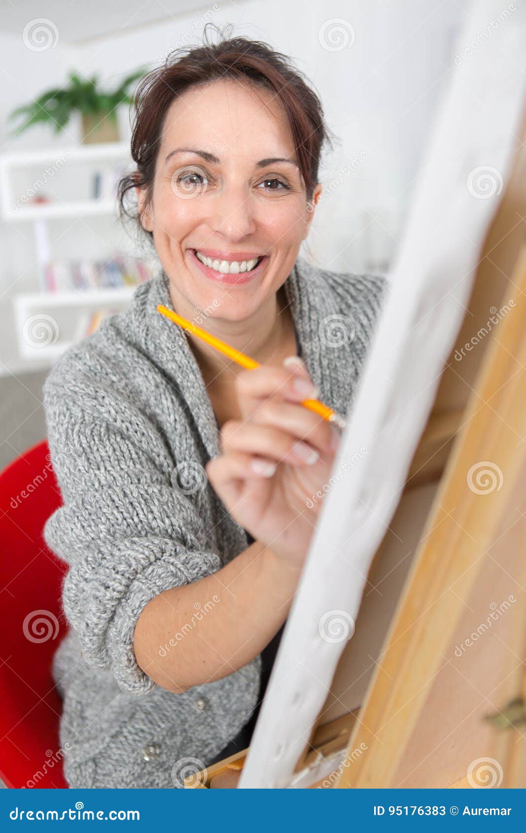 Portrait woman at easel stock image. Image of confident - 95176383