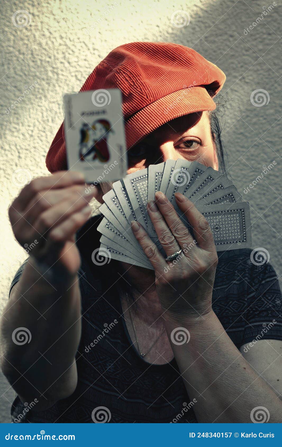 501 Arm Holding Cards Stock Photos - Free & Royalty-Free Stock Photos from  Dreamstime