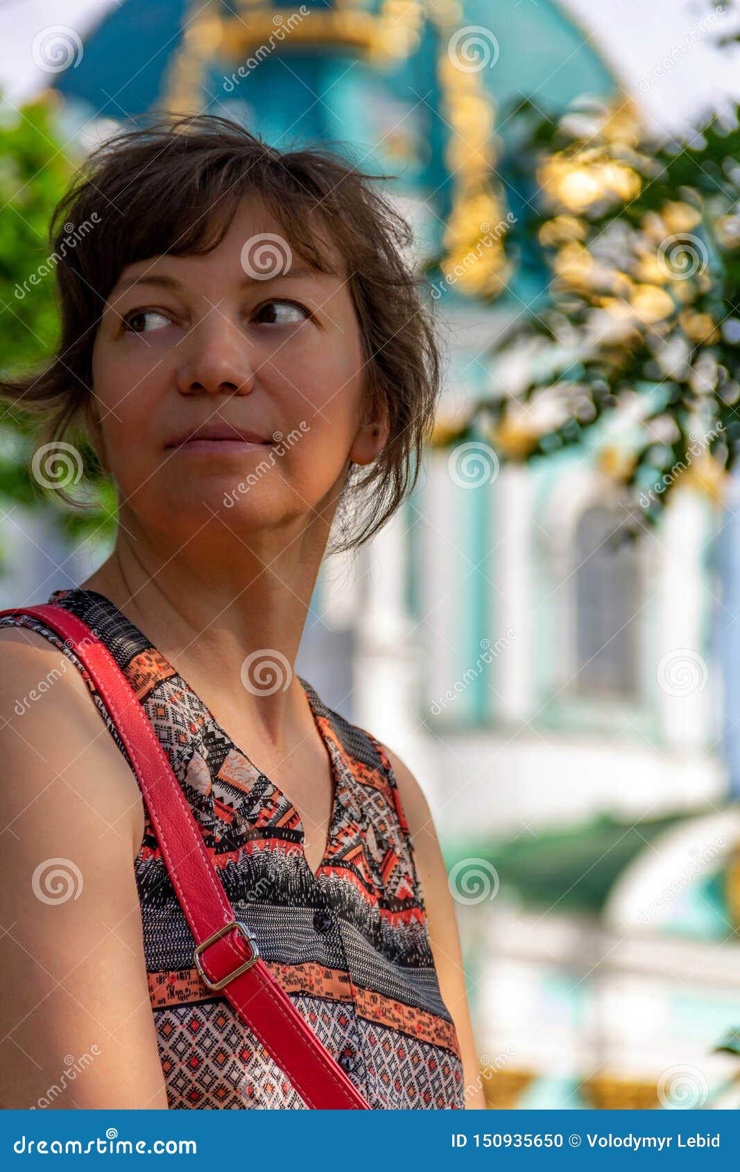 https://thumbs.dreamstime.com/z/portrait-young-beautiful-woman-tourist-background-blurred-background-st-andrew-church-kiev-ukraine-concept-150935650.jpg