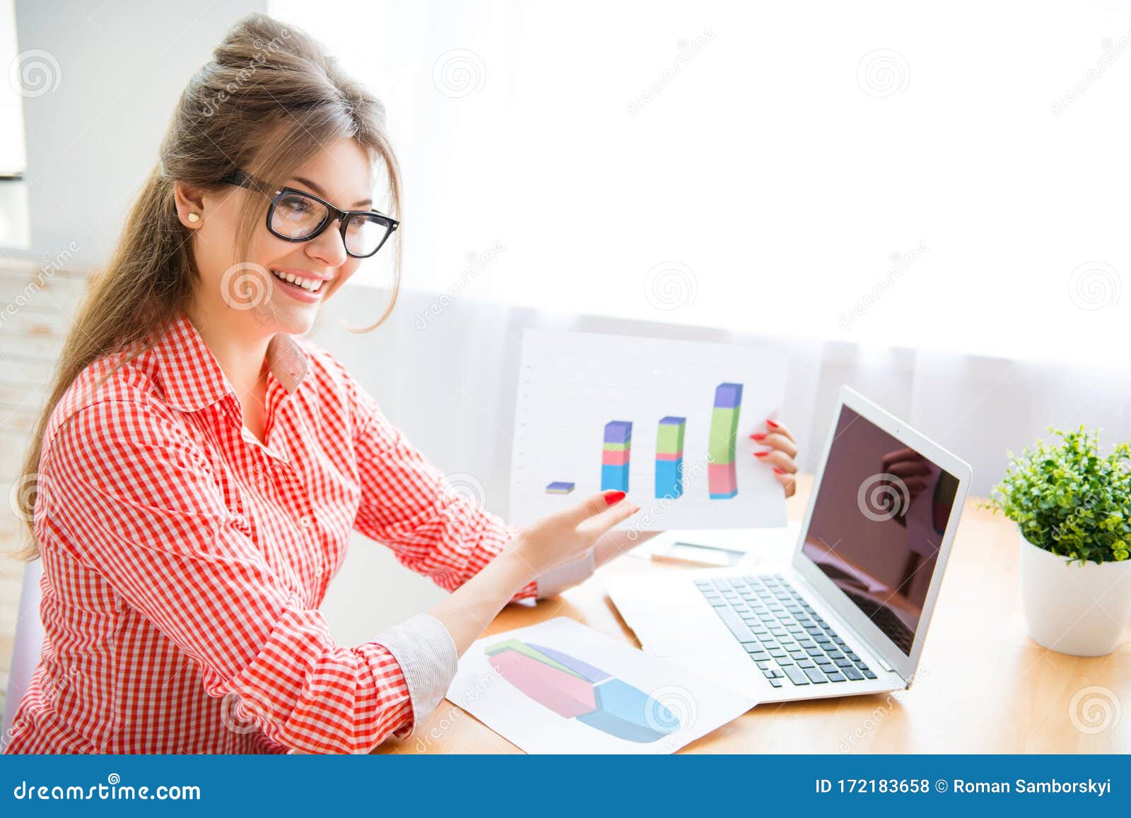 portrait of young businesswoman showing diagrama of company`s growth
