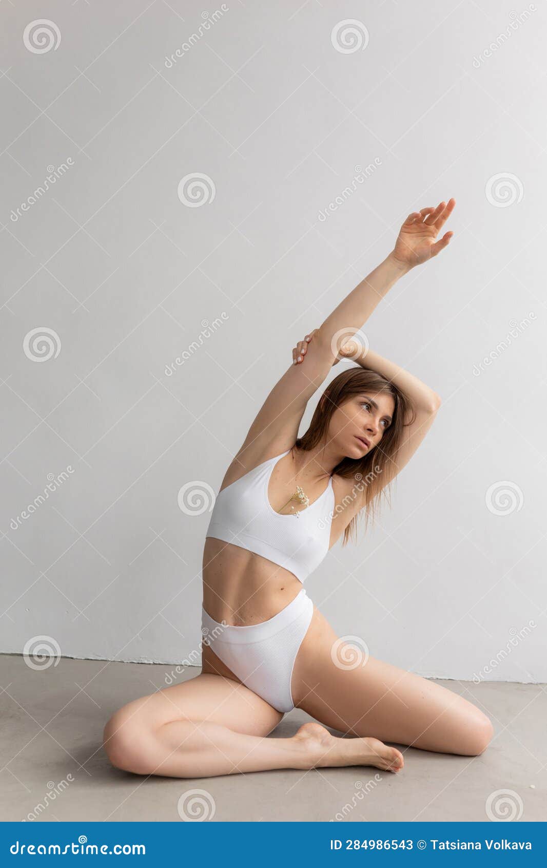 30,457 Woman Bra White Stock Photos - Free & Royalty-Free Stock Photos from  Dreamstime - Page 9