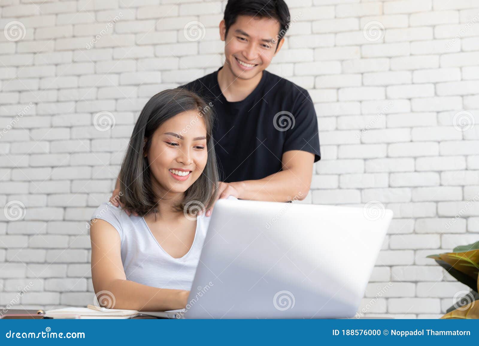 https://thumbs.dreamstime.com/z/portrait-young-smiling-couple-working-laptop-home-man-massage-shoulder-girl-men-relaxing-188576000.jpg