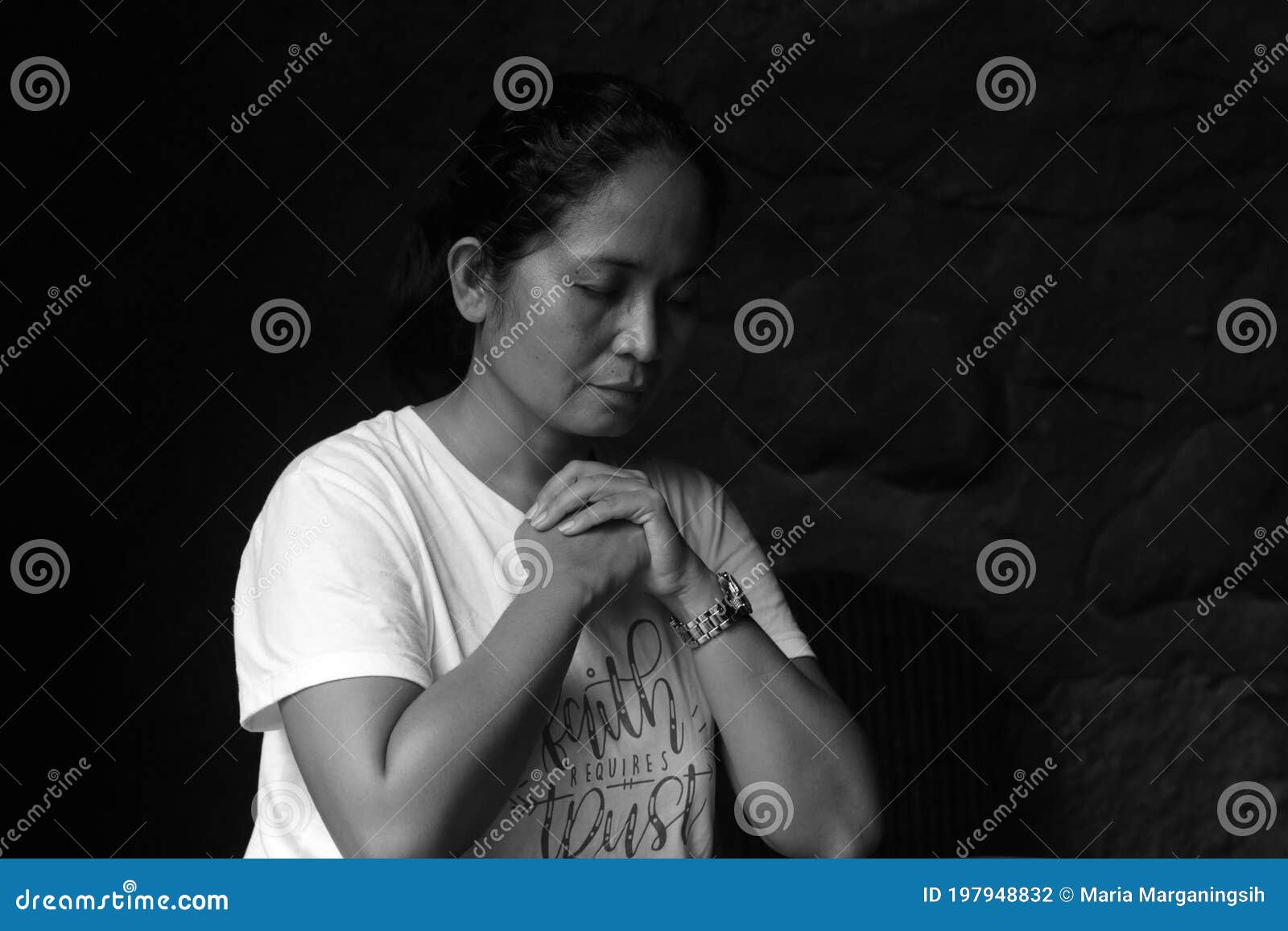 Royalty-Free photo: Woman in white top pose for photo while hand on her  neck | PickPik
