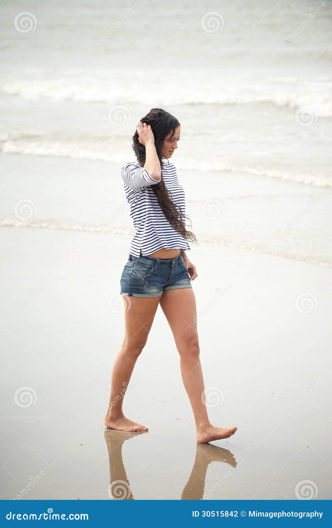 Beautiful sexy young girl in short shorts walking with longboard – ITC  SHOPPING FESTIVAL