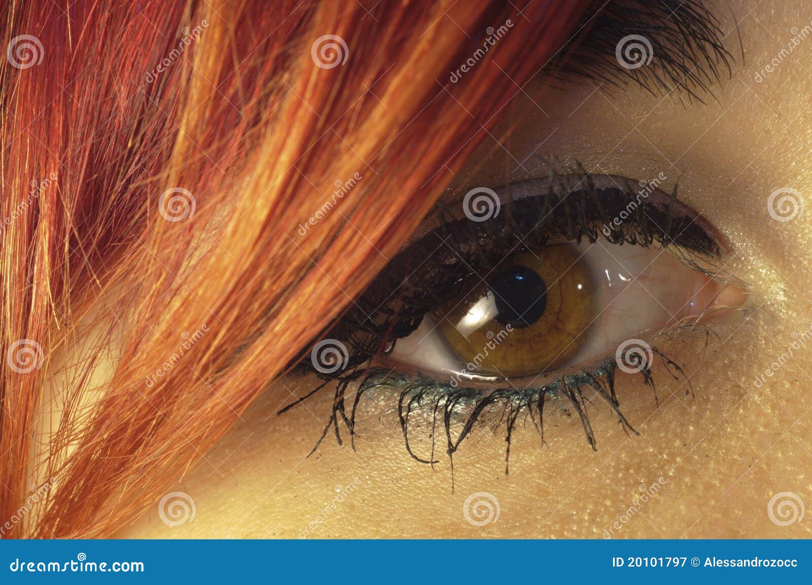 Portret van een meisje. Portret van een rood haarmeisje, oog met mascarasamenstelling.