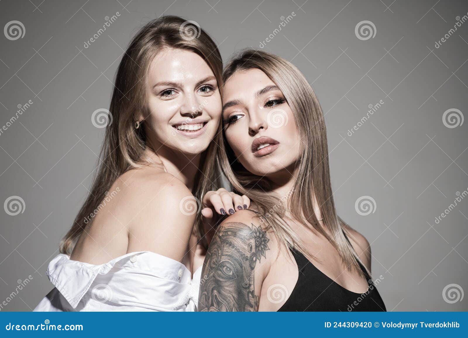 Sexy Babes Lesbians Dildo