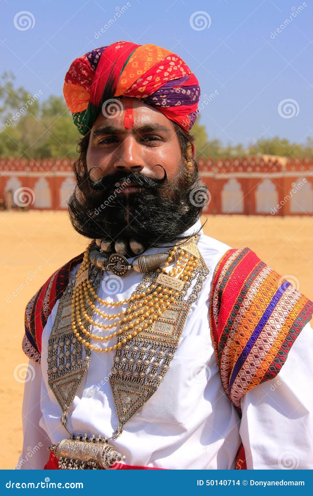 Portrt Des Indischen Mannes Teilnehmend An Wettbewerb Herrn Desert