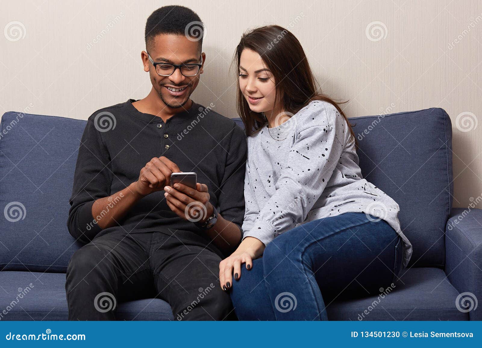 A boyfriend and girlfriend working on a laptop Stock Photo - Alamy