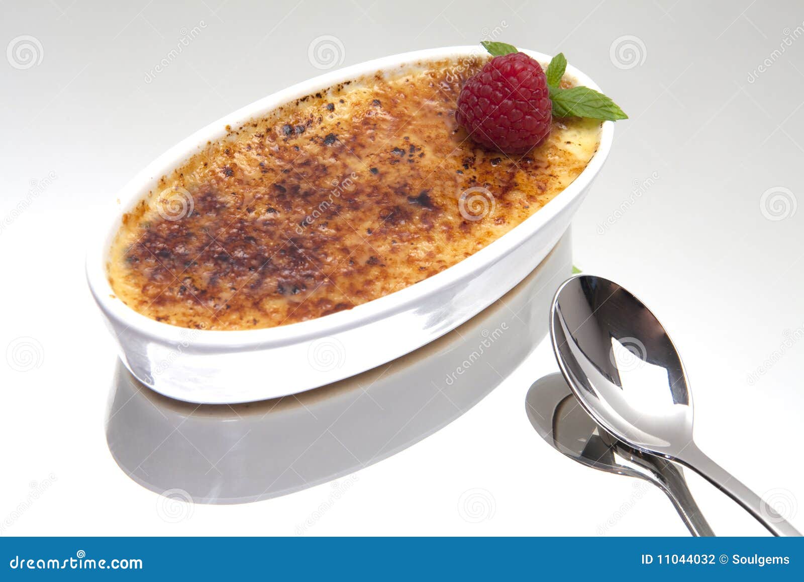 Postre quemado de la nata foto de archivo. Imagen de asado 11044032