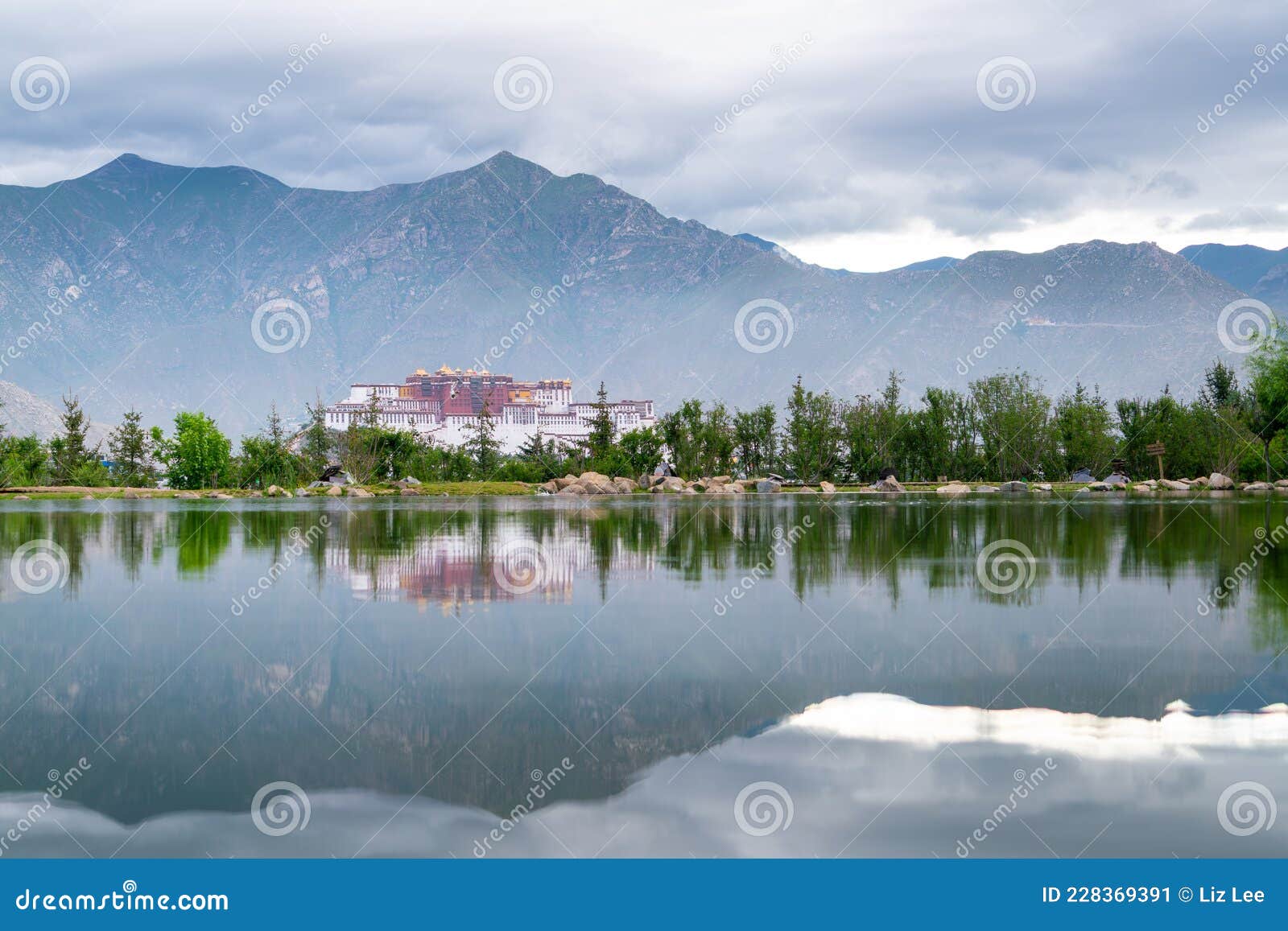 the potala palace, the holy place of tibetan buddhism