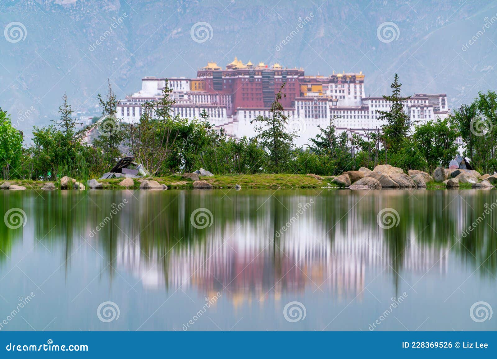 the potala palace, the holy place of tibetan buddhism