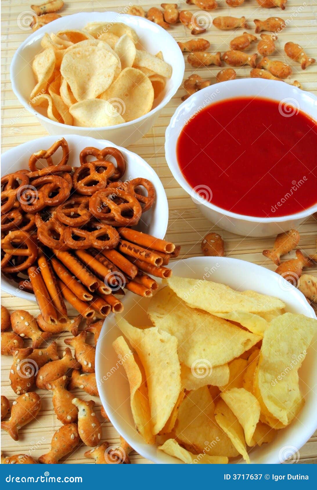 Potato Chips, Snacks and Dip Stock Image Image of sauce, fried 3717637