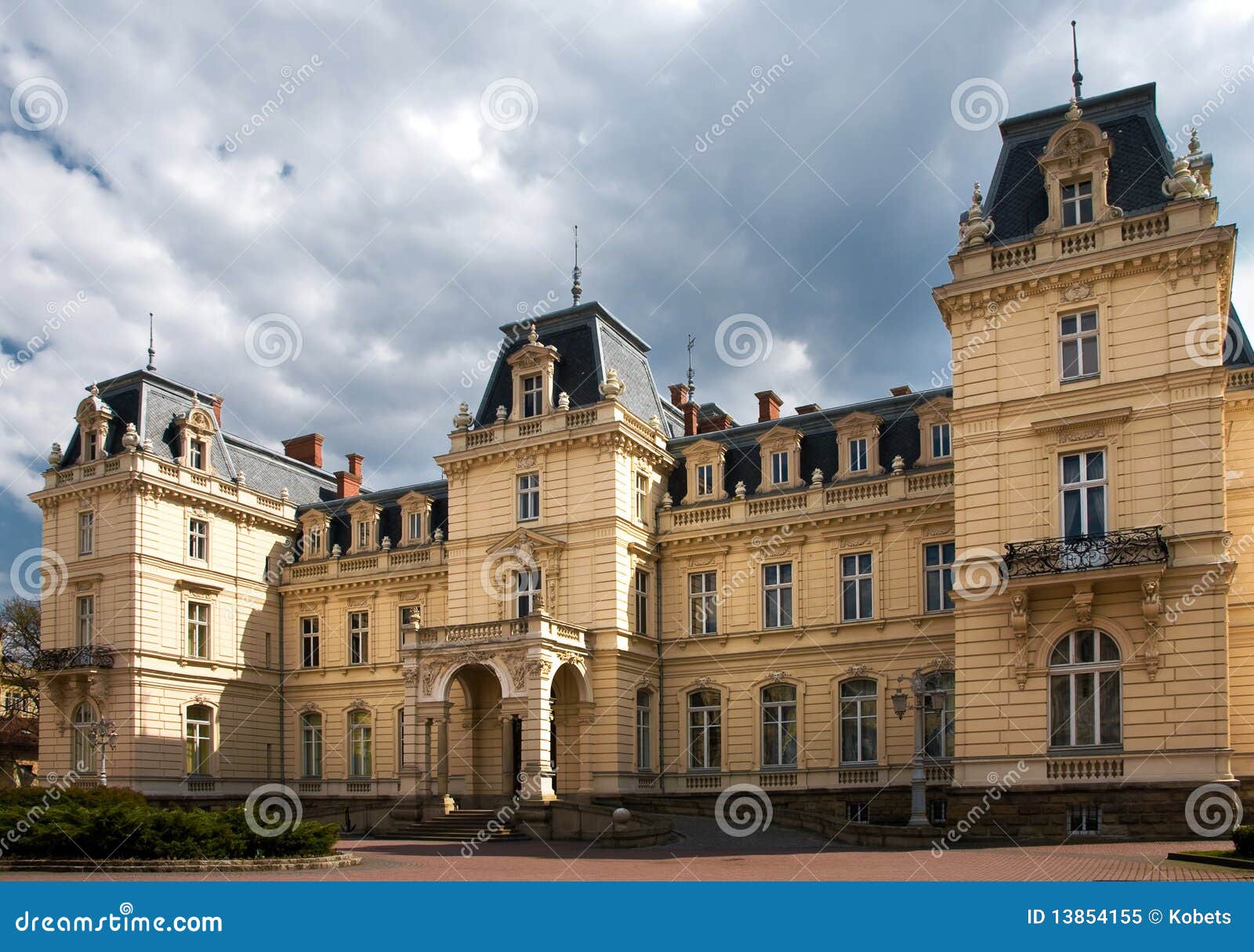 potocki palace in lviv