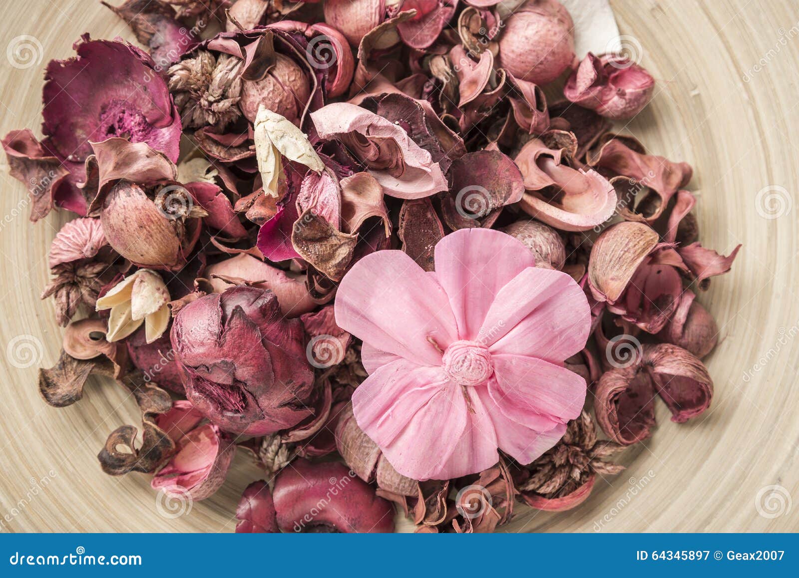 Potpourri immagine stock. Immagine di bello, colorato 64345897