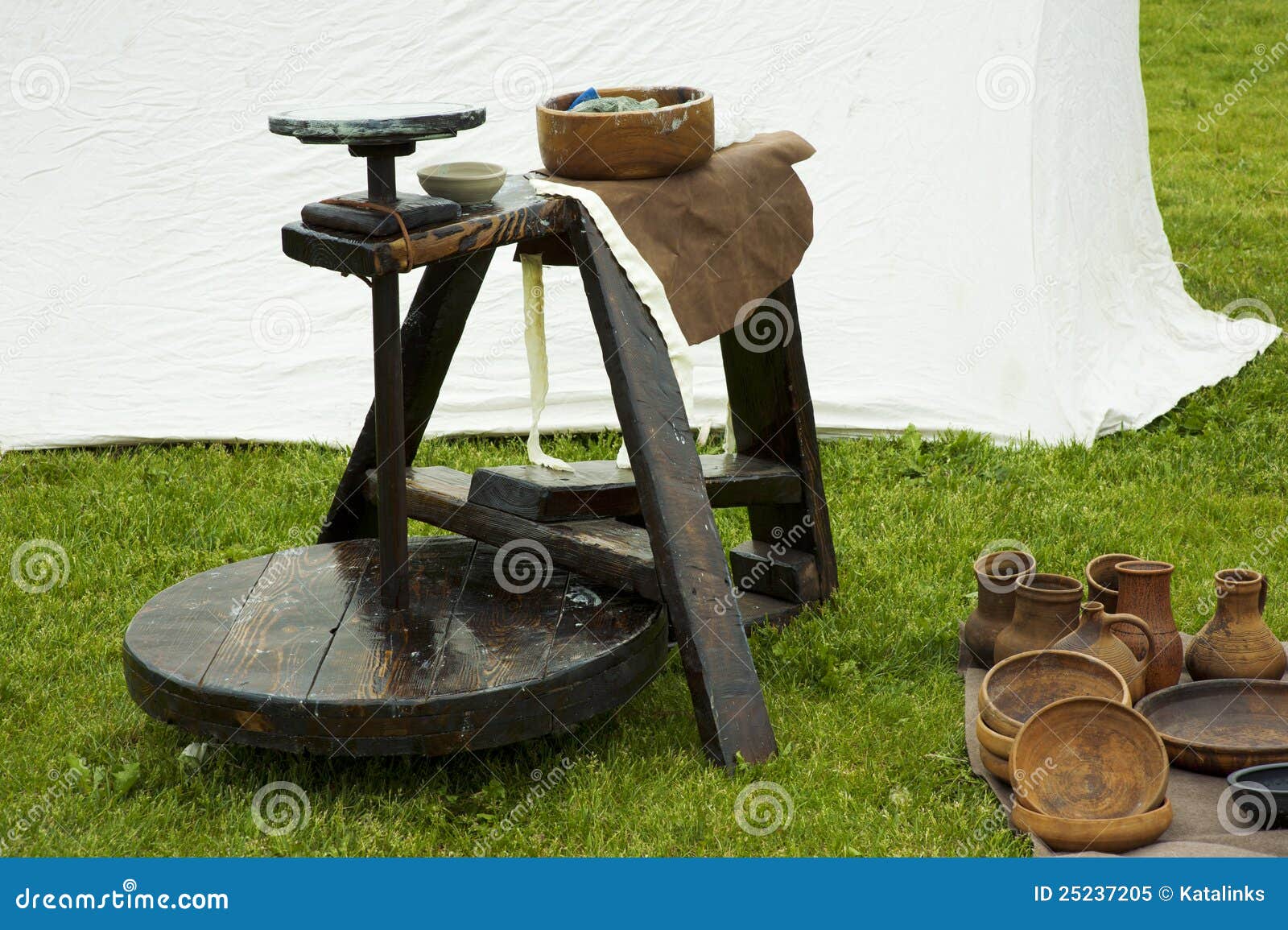 Potter's wheel ancient hi-res stock photography and images - Alamy