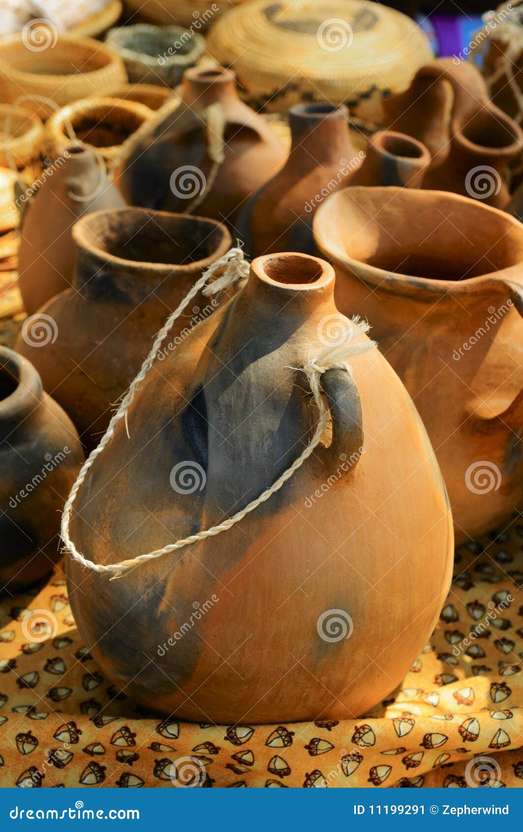 Old indian pottery hi-res stock photography and images - Alamy